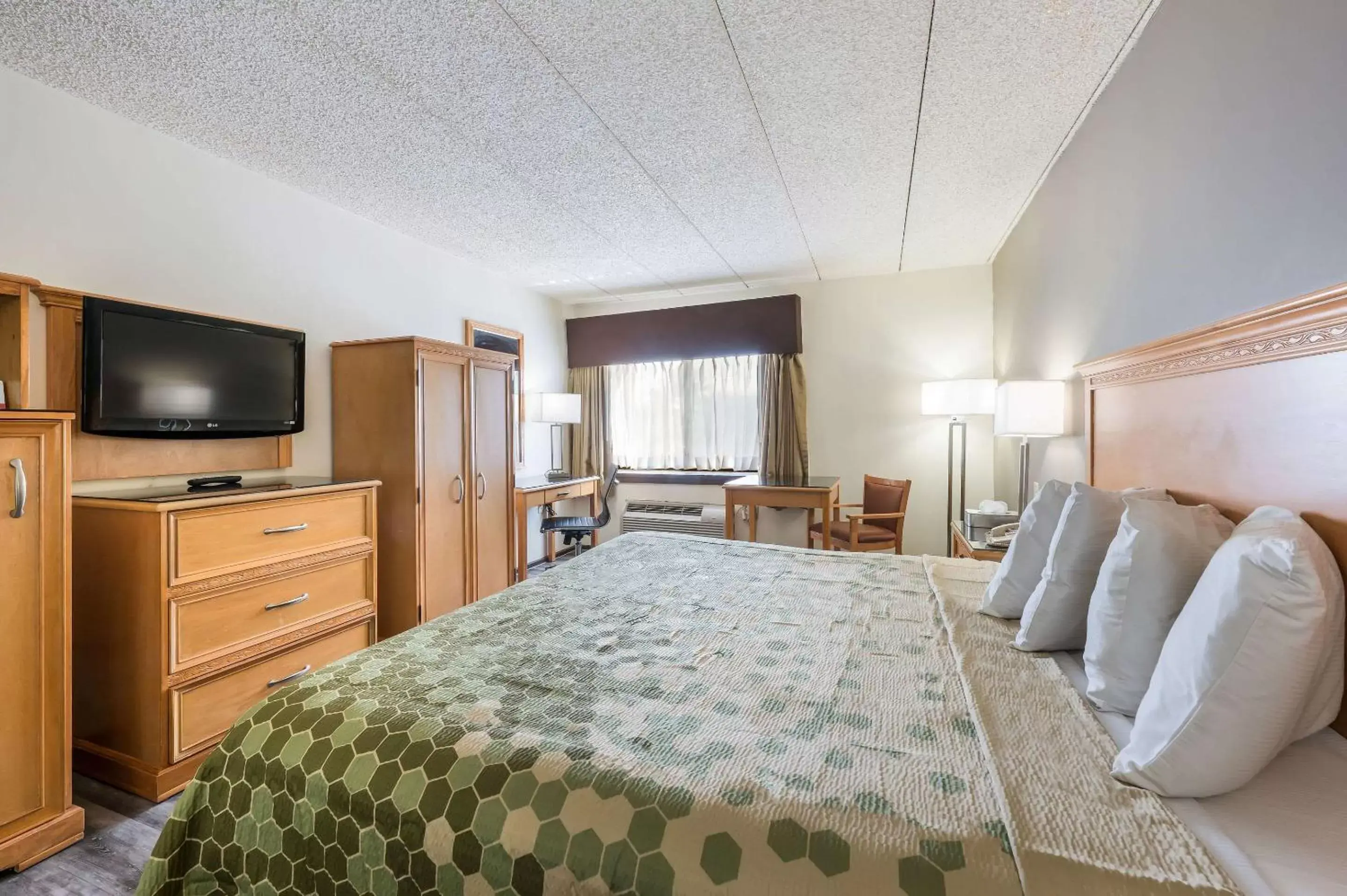 Photo of the whole room in Econo Lodge Quakertown