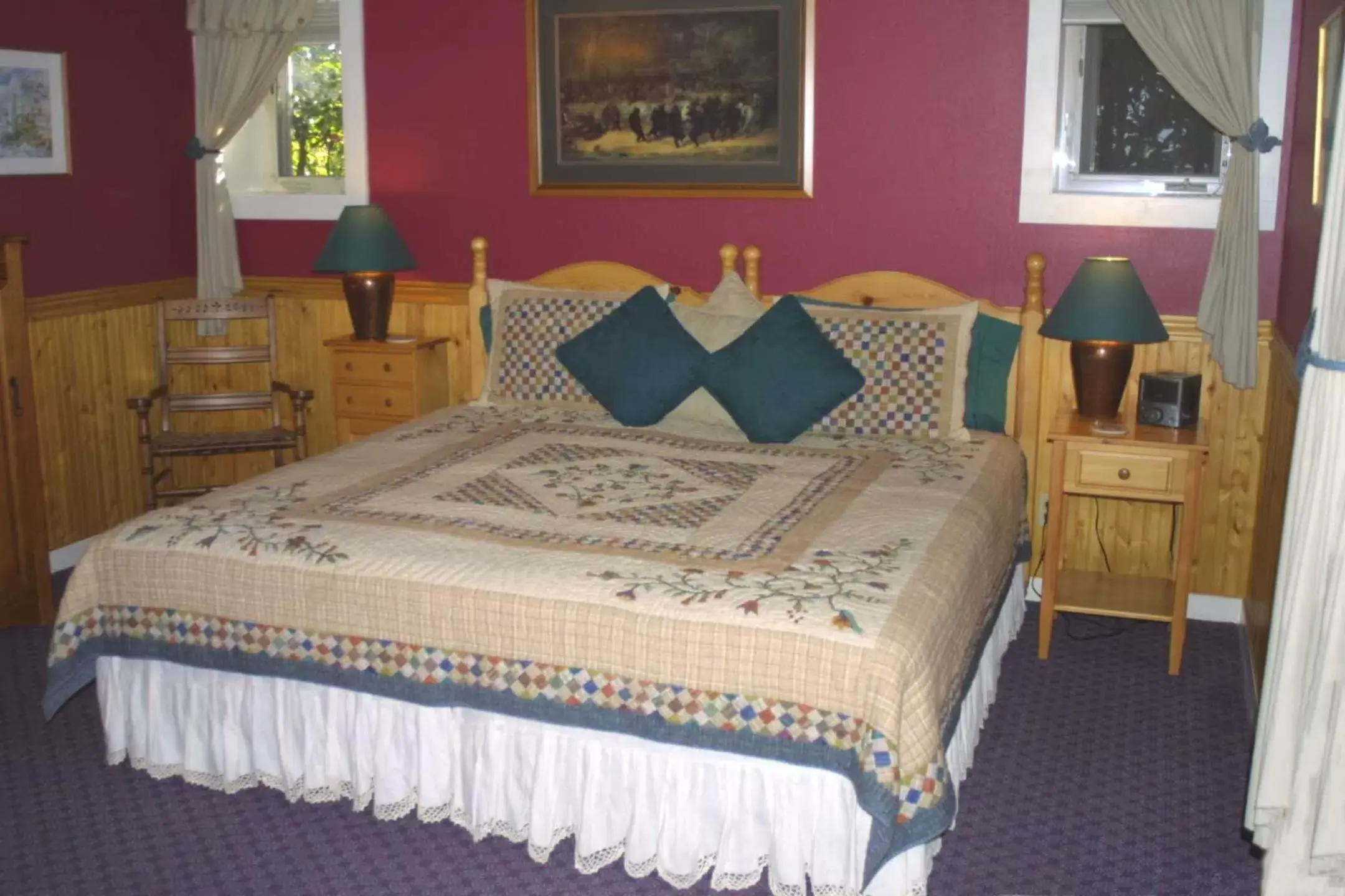 Photo of the whole room, Bed in Arden Forest Inn