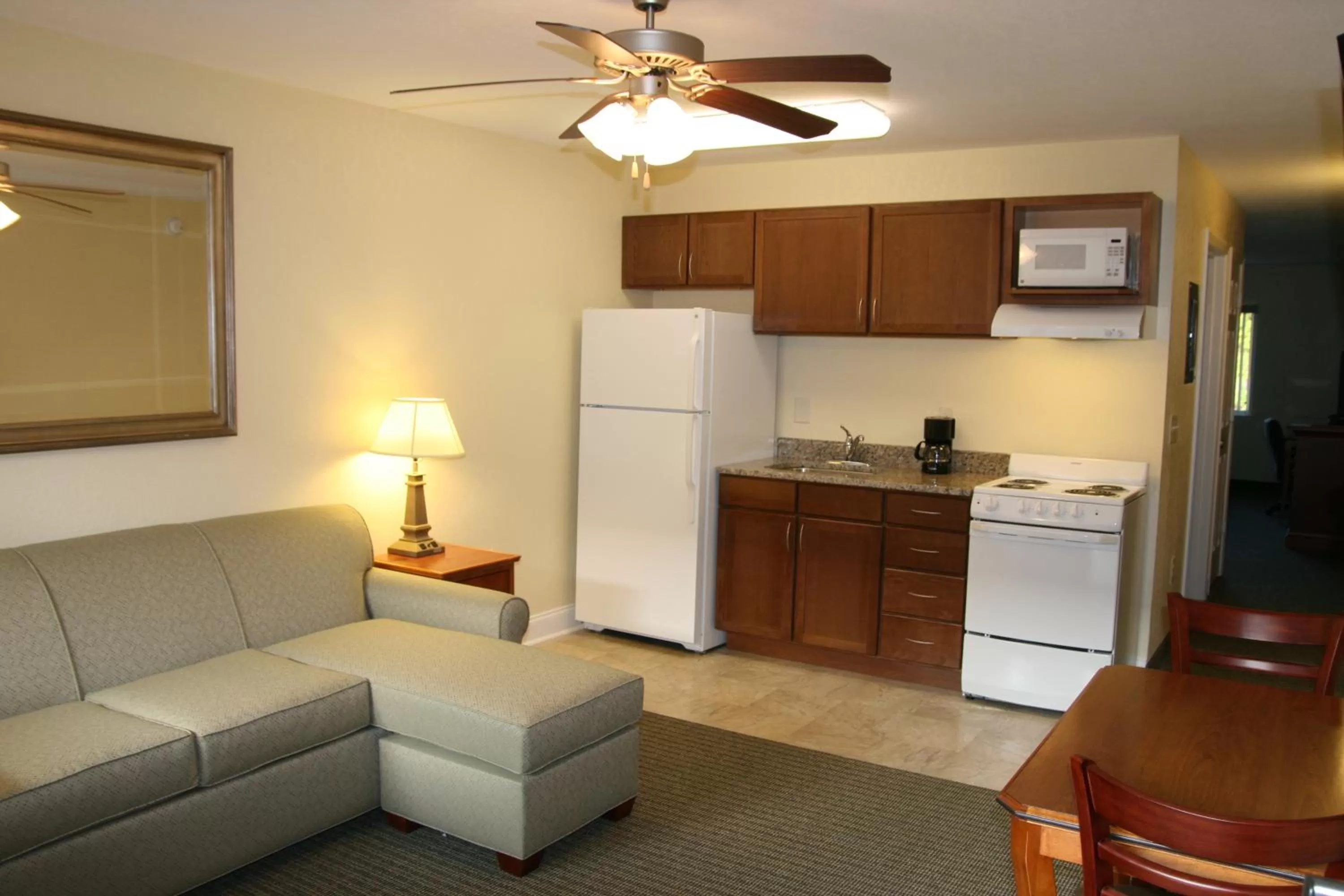 Kitchen or kitchenette in Affordable Suites of America Augusta