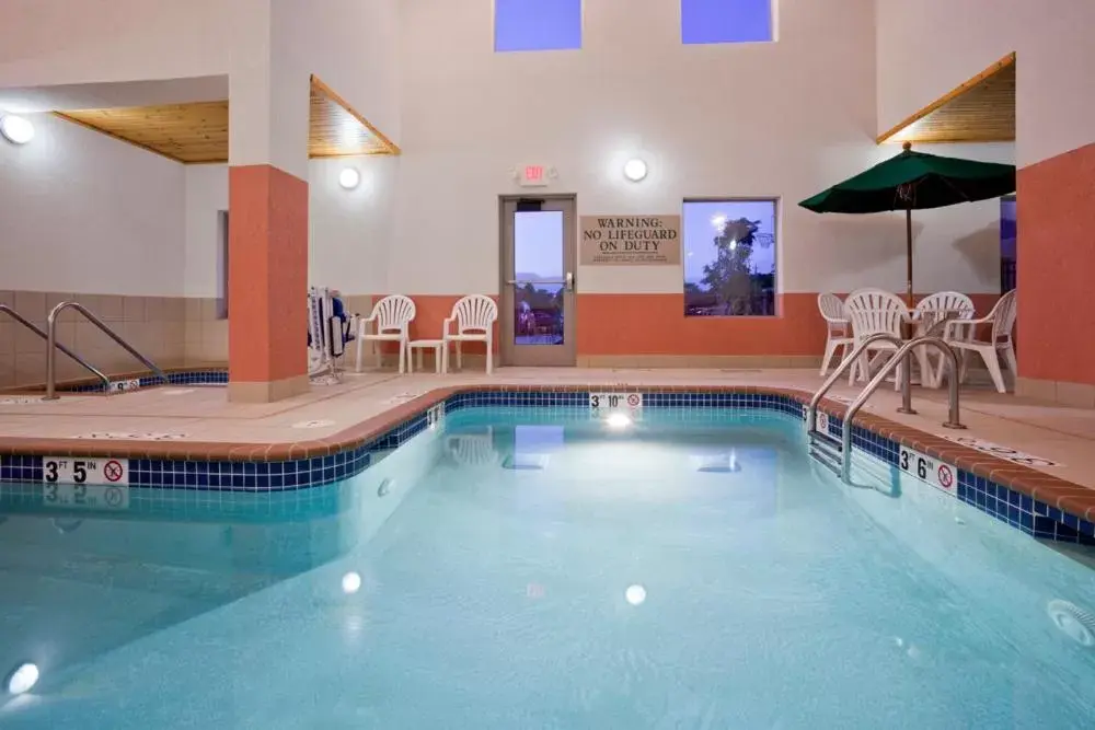Swimming Pool in GrandStay Hotel & Suites Downtown Sheboygan
