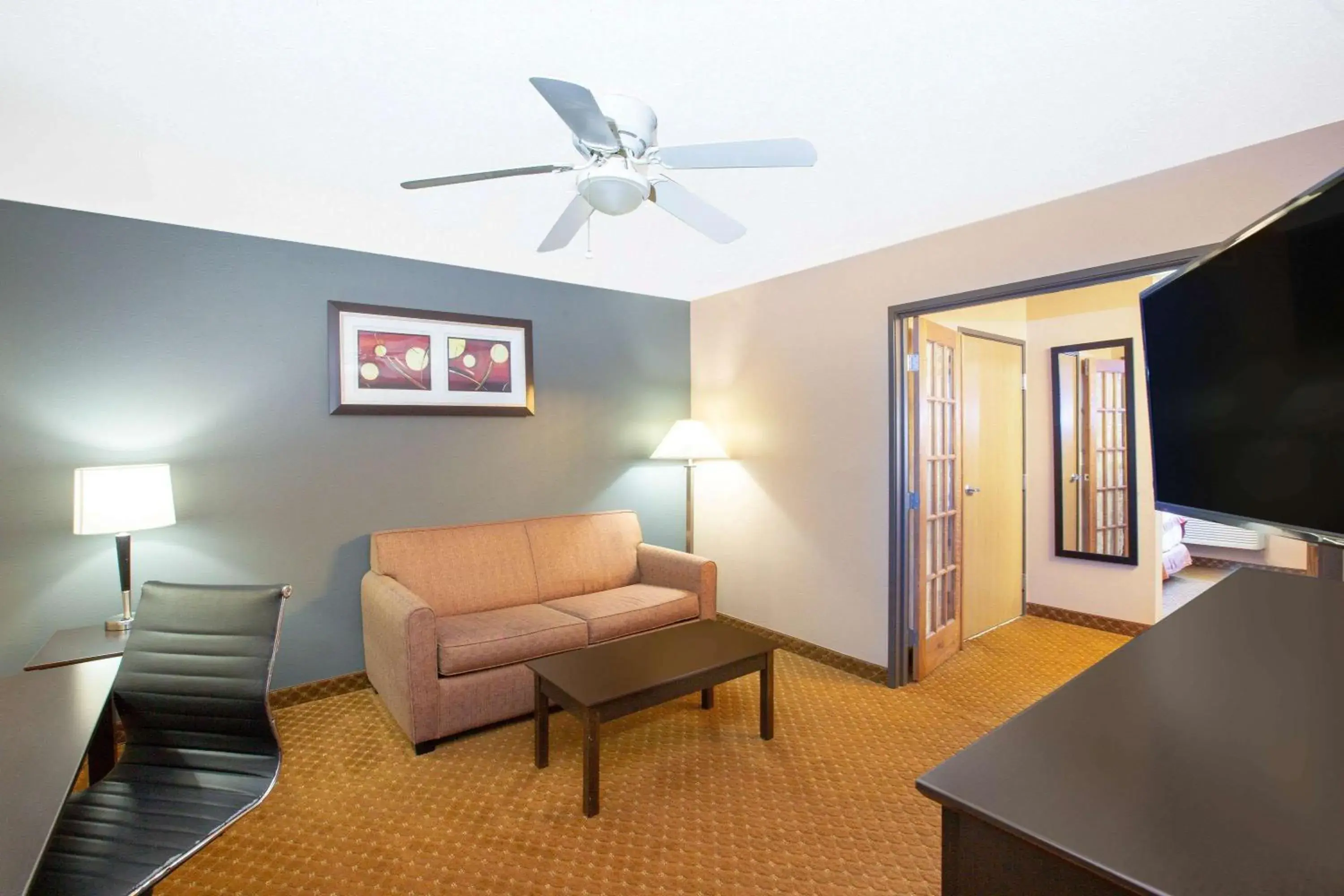 Photo of the whole room, Seating Area in AmericInn by Wyndham Coralville