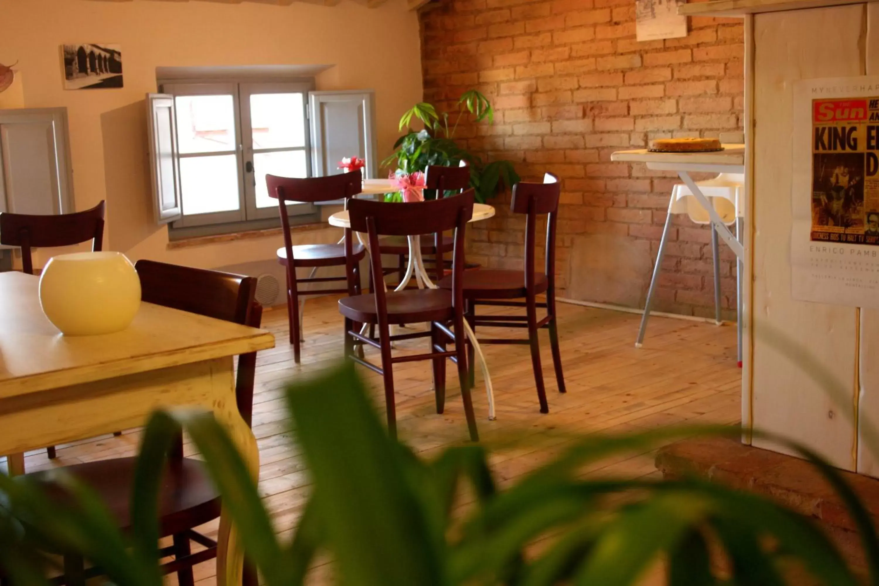 Communal lounge/ TV room, Dining Area in Scalette di Piazza B&B