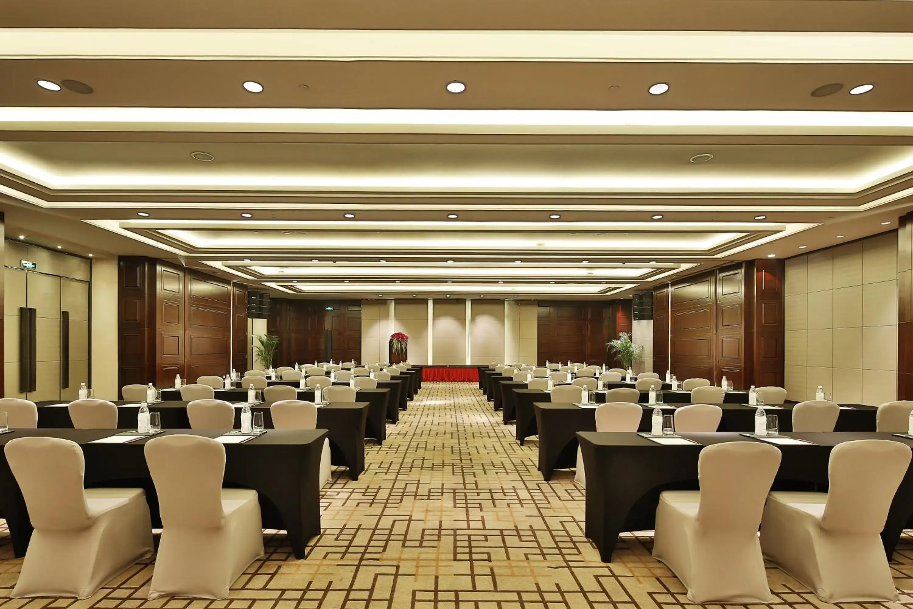 Meeting/conference room, Restaurant/Places to Eat in Crowne Plaza Chengdu West, an IHG Hotel