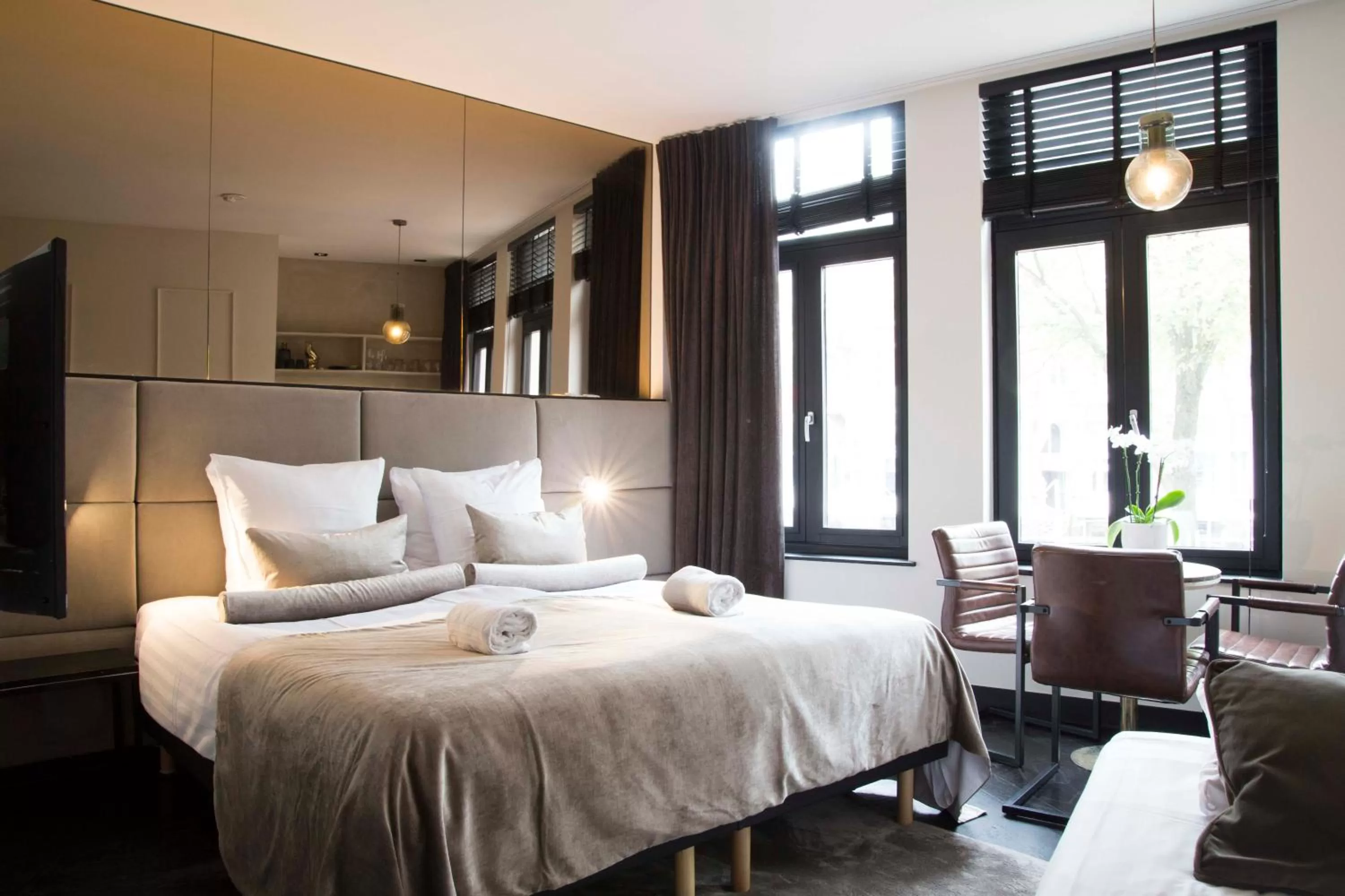 Photo of the whole room, Bed in House of Amstel