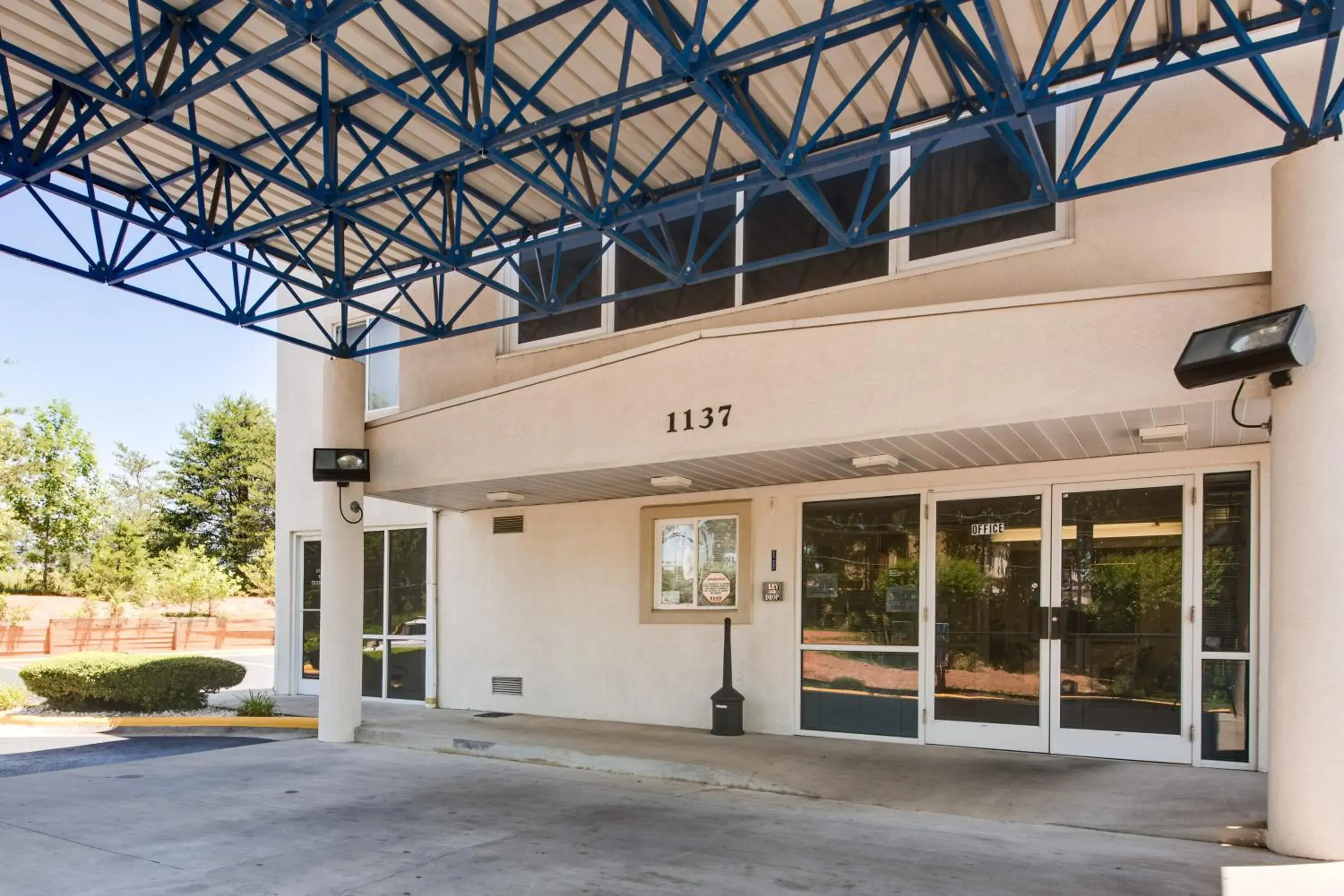 Facade/entrance in Motel 6-Statesville, NC