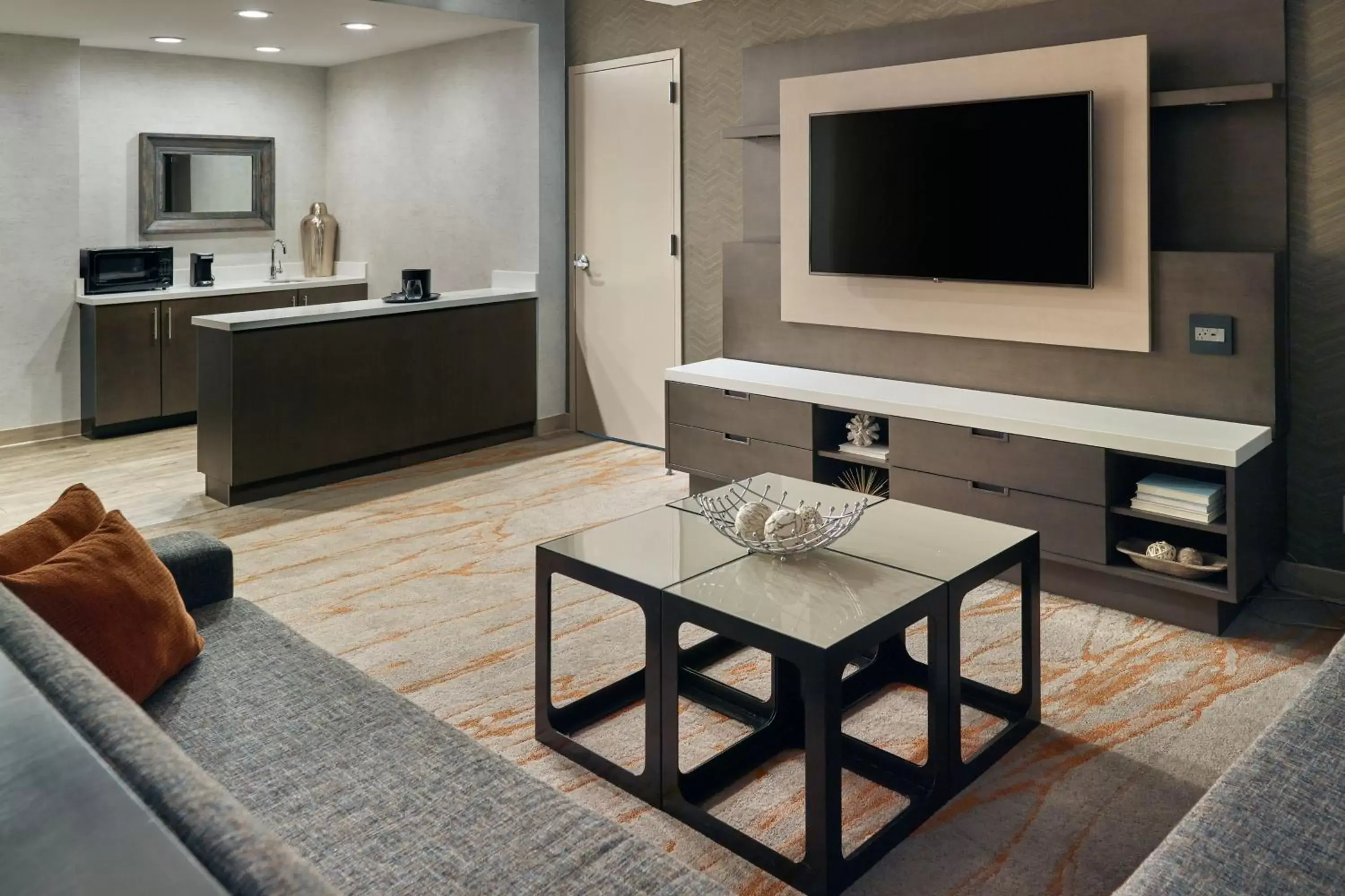 Photo of the whole room, Seating Area in Chattanooga Marriott Downtown