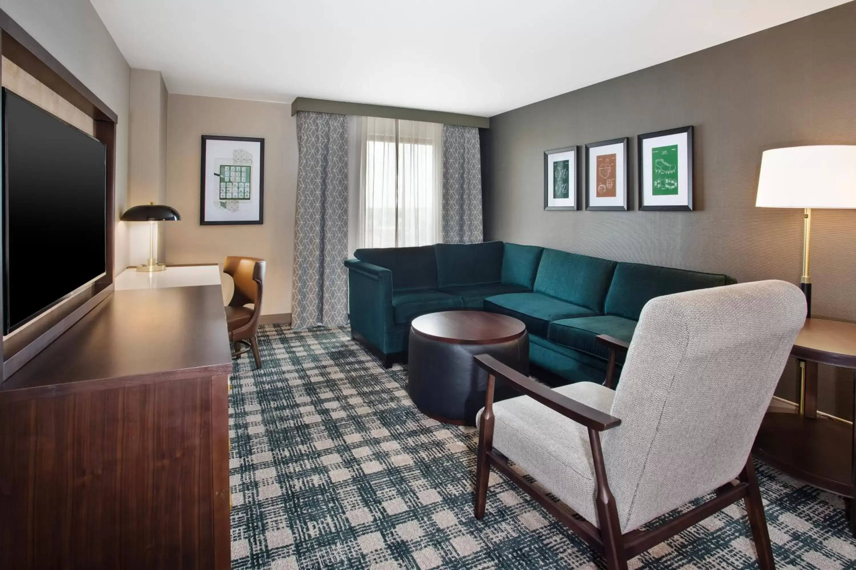 Bed, Seating Area in DoubleTree by Hilton Lansing