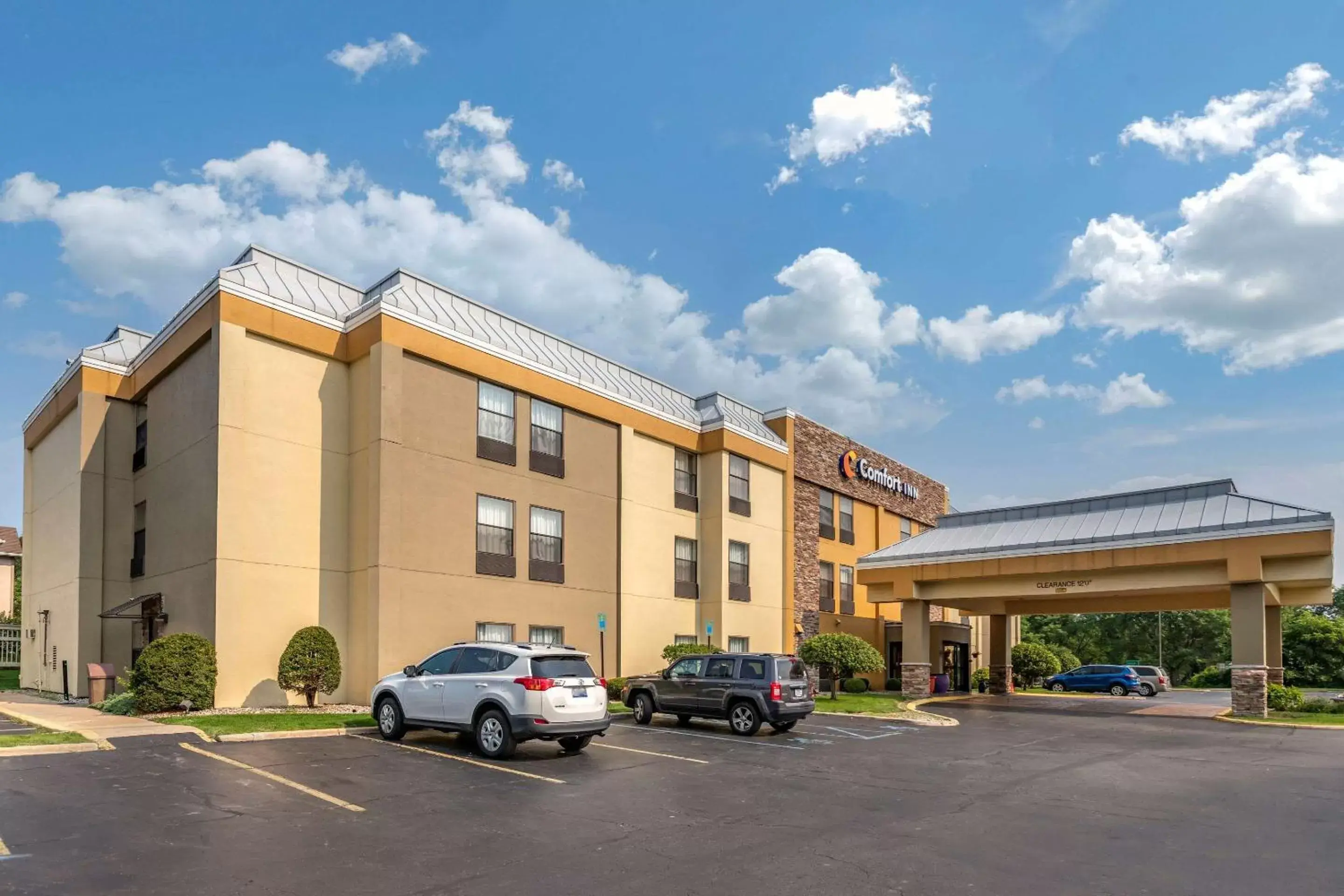 Property Building in Comfort Inn Wings Stadium