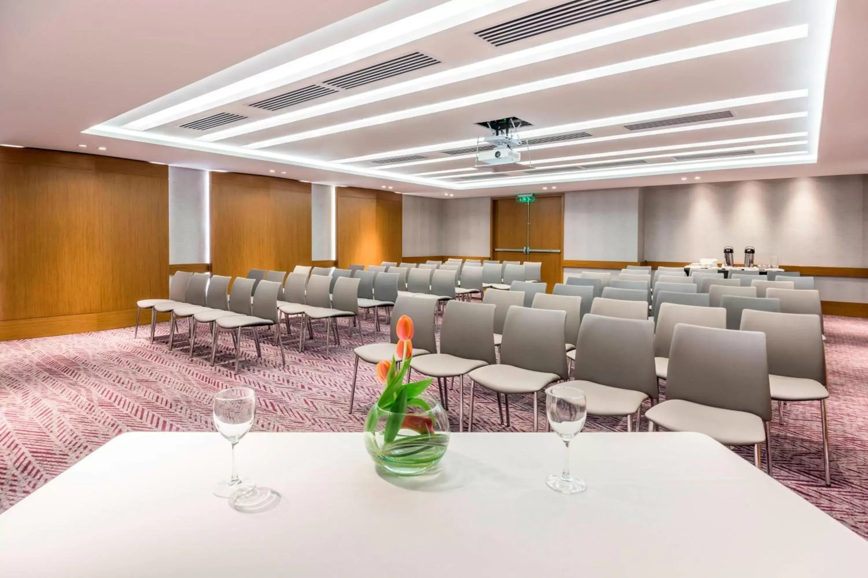 Meeting/conference room in Courtyard by Marriott Bogota Airport