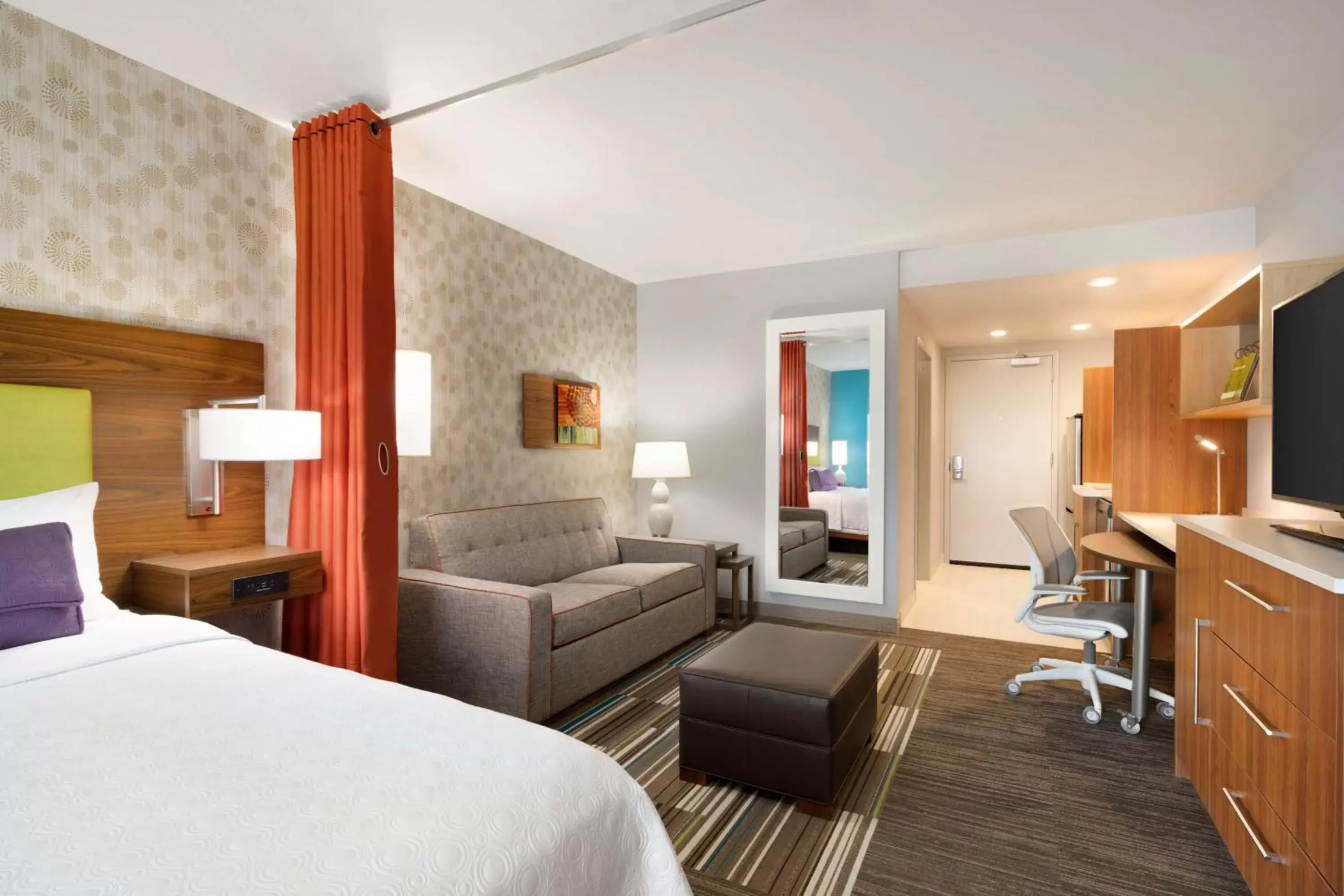 Bedroom in Home2 Suites by Hilton Roanoke