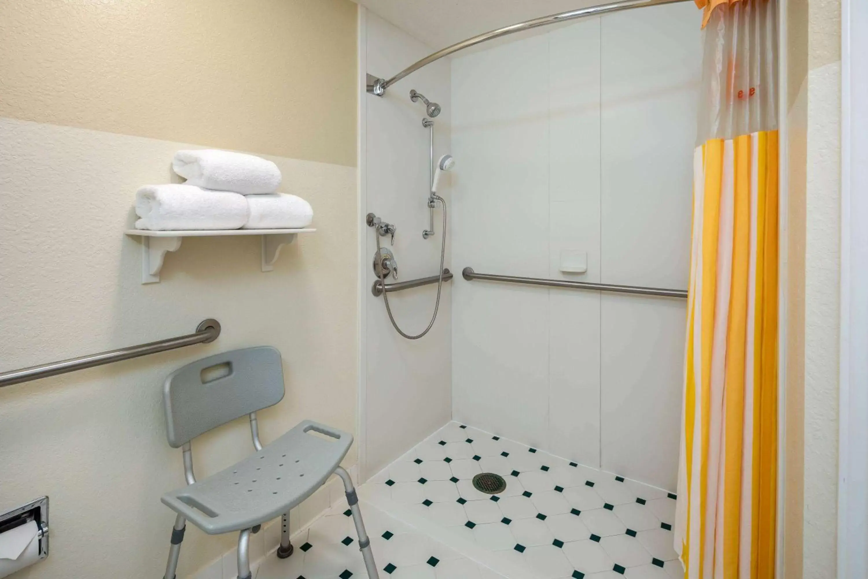 Shower, Bathroom in La Quinta by Wyndham Greenville Haywood