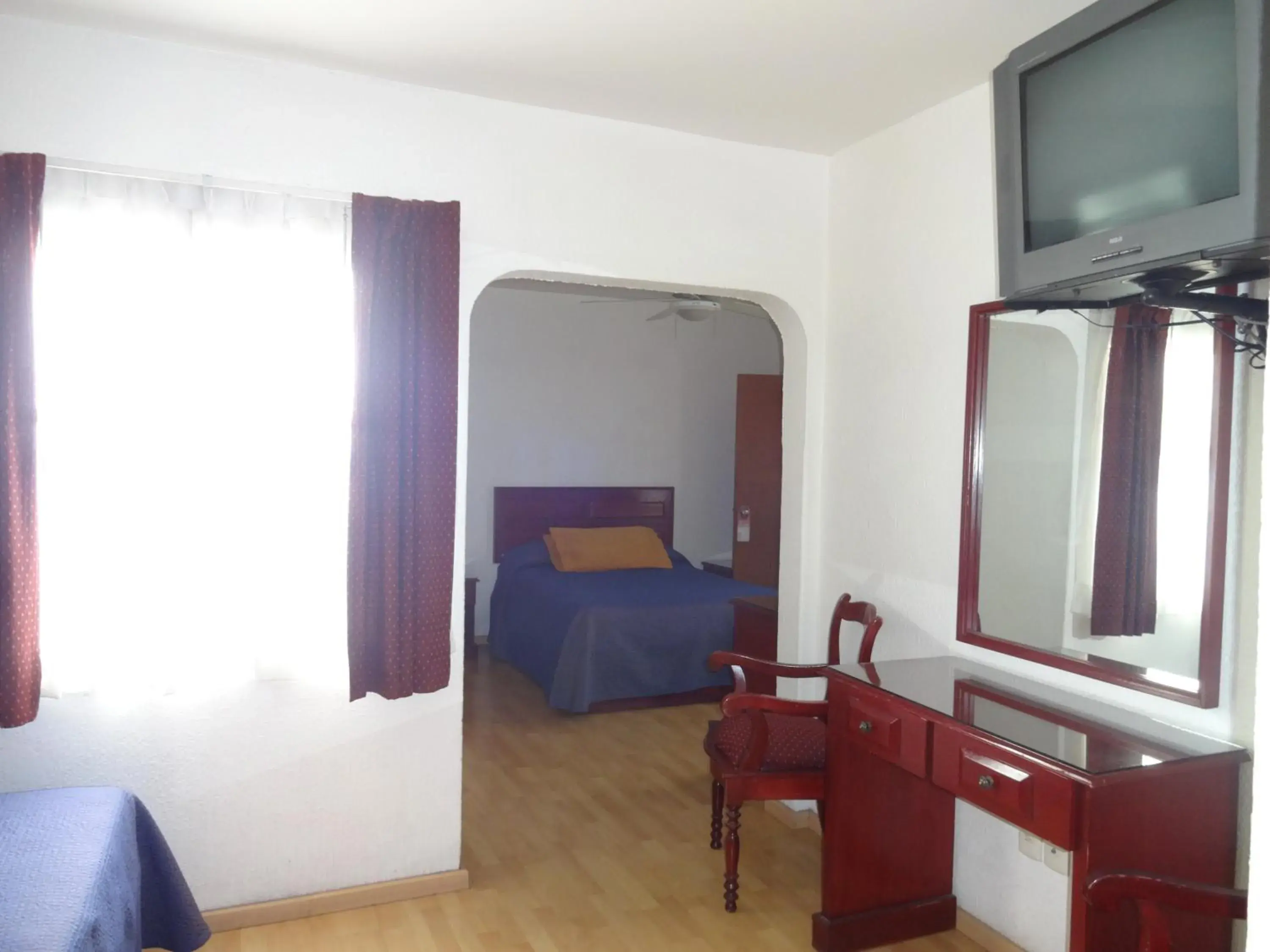 Bed, TV/Entertainment Center in Gala Oaxaca