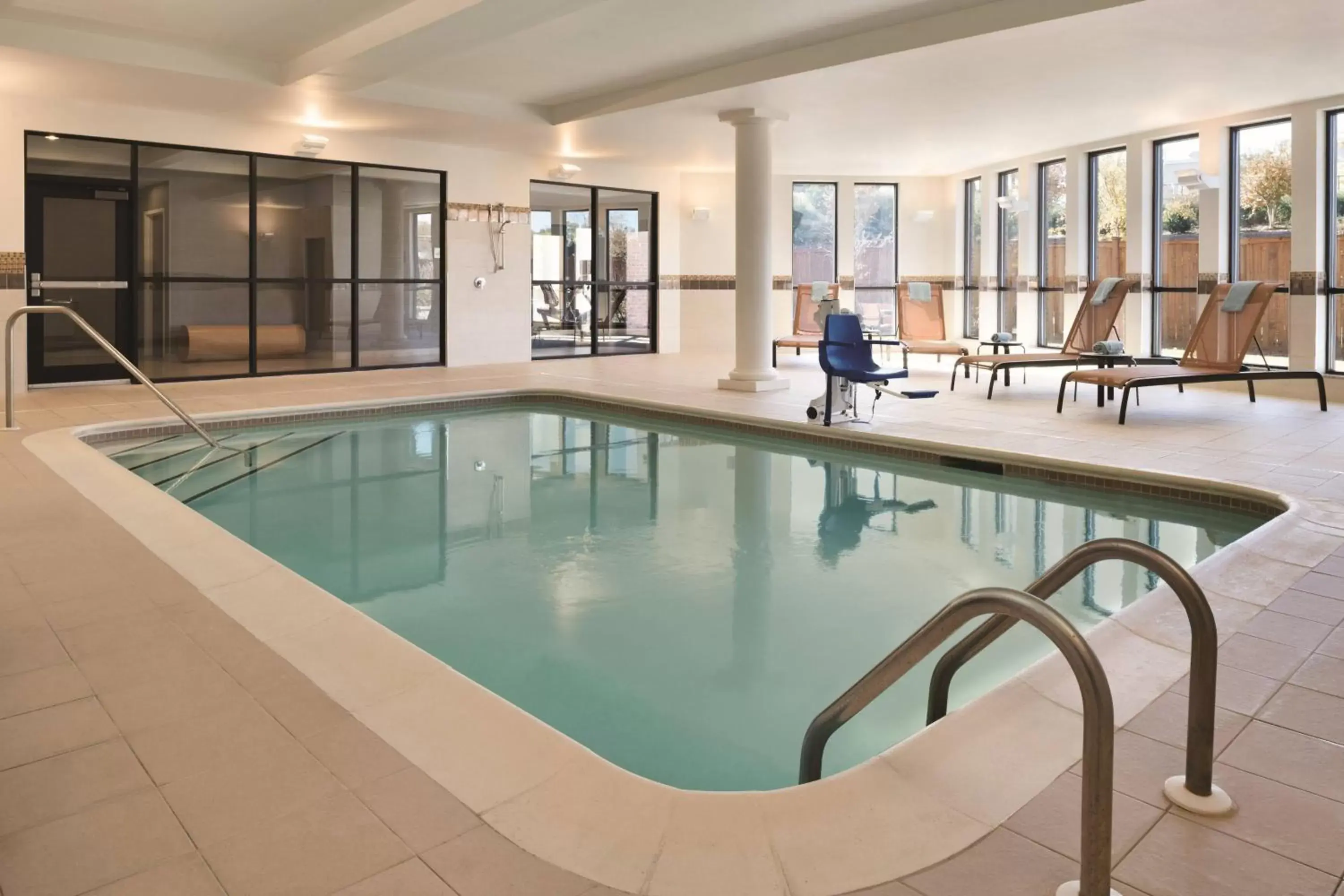 Swimming Pool in Courtyard by Marriott Salisbury