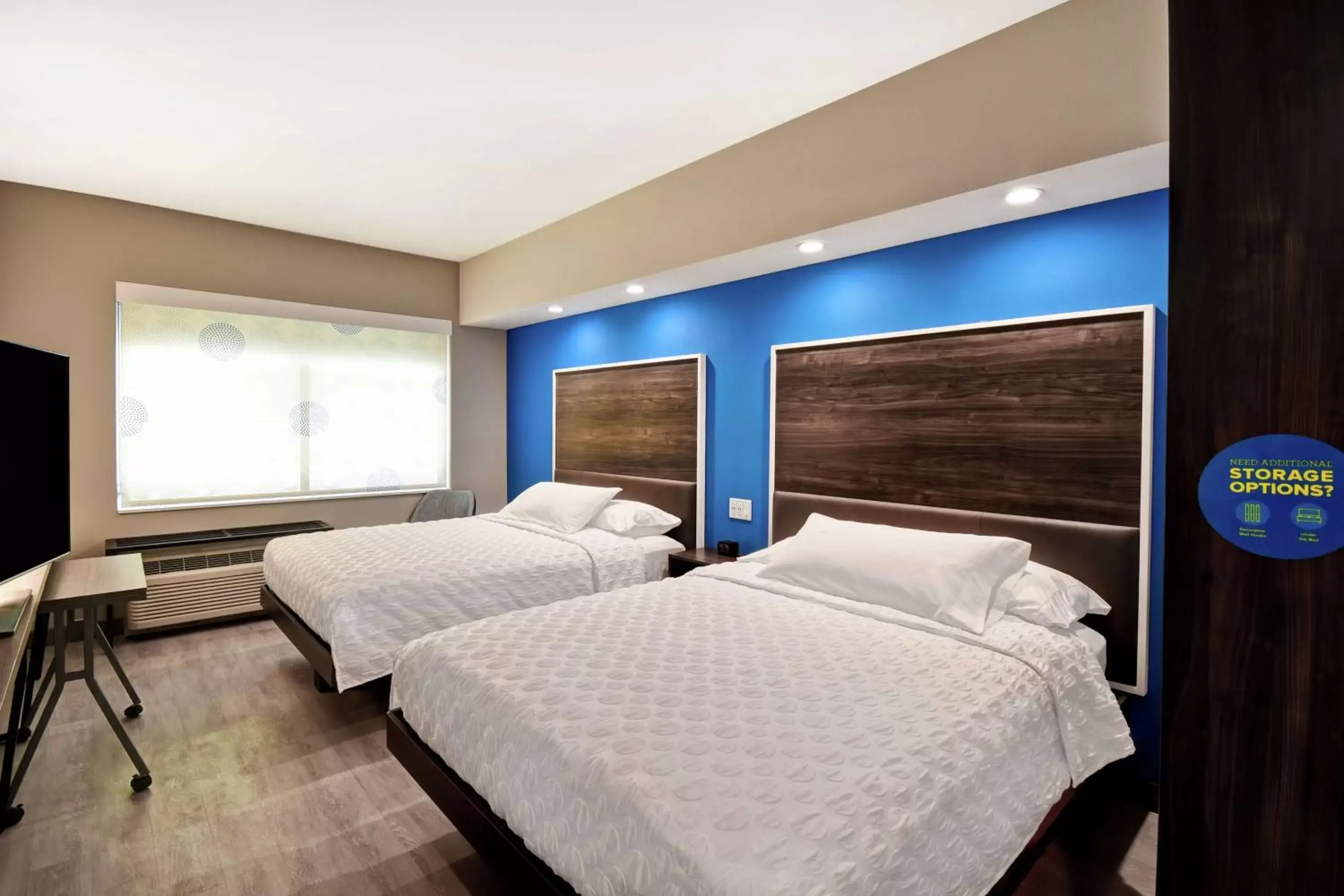 Bedroom, Bed in Tru By Hilton Deadwood