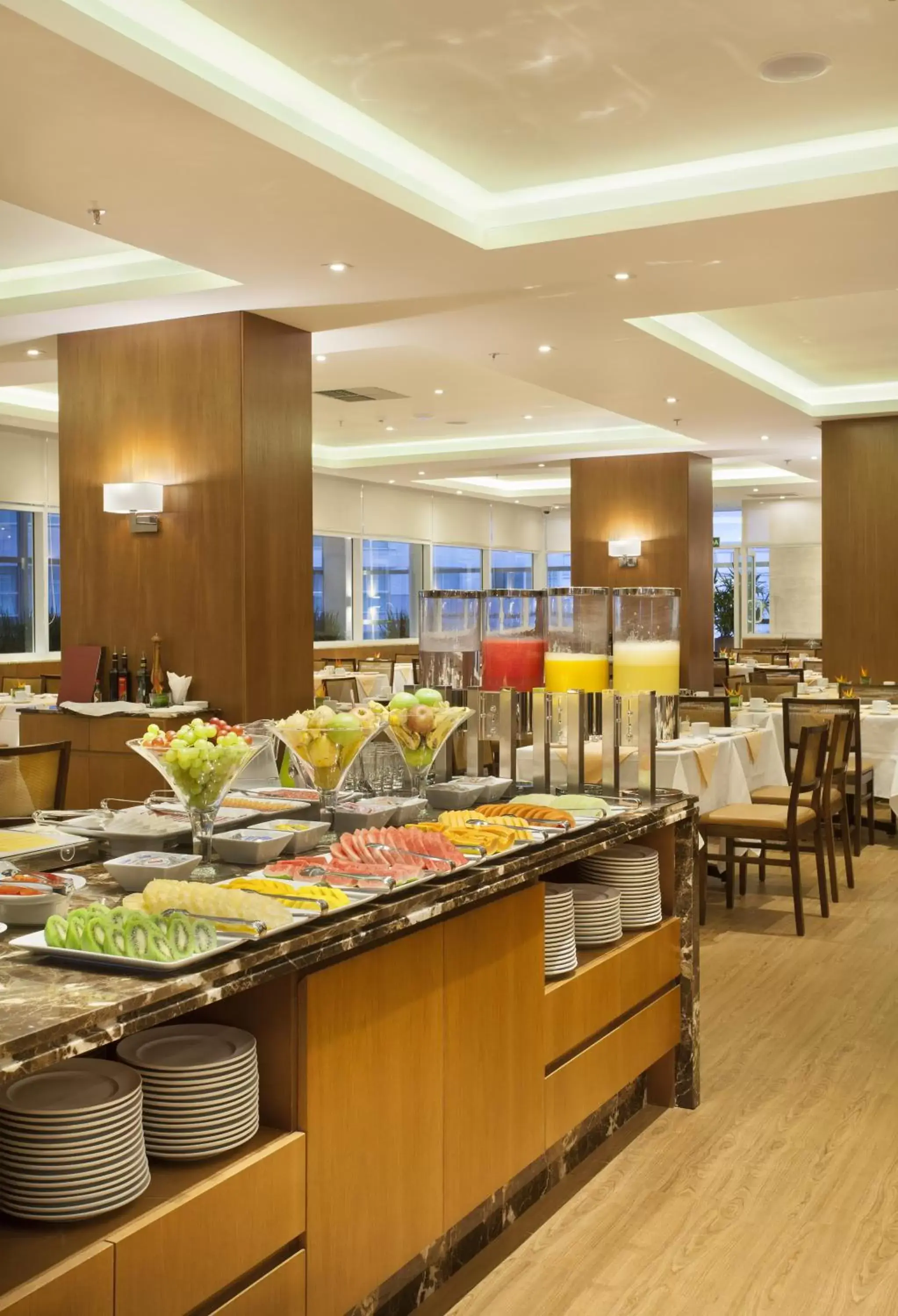 Buffet breakfast, Restaurant/Places to Eat in Windsor Brasilia Hotel