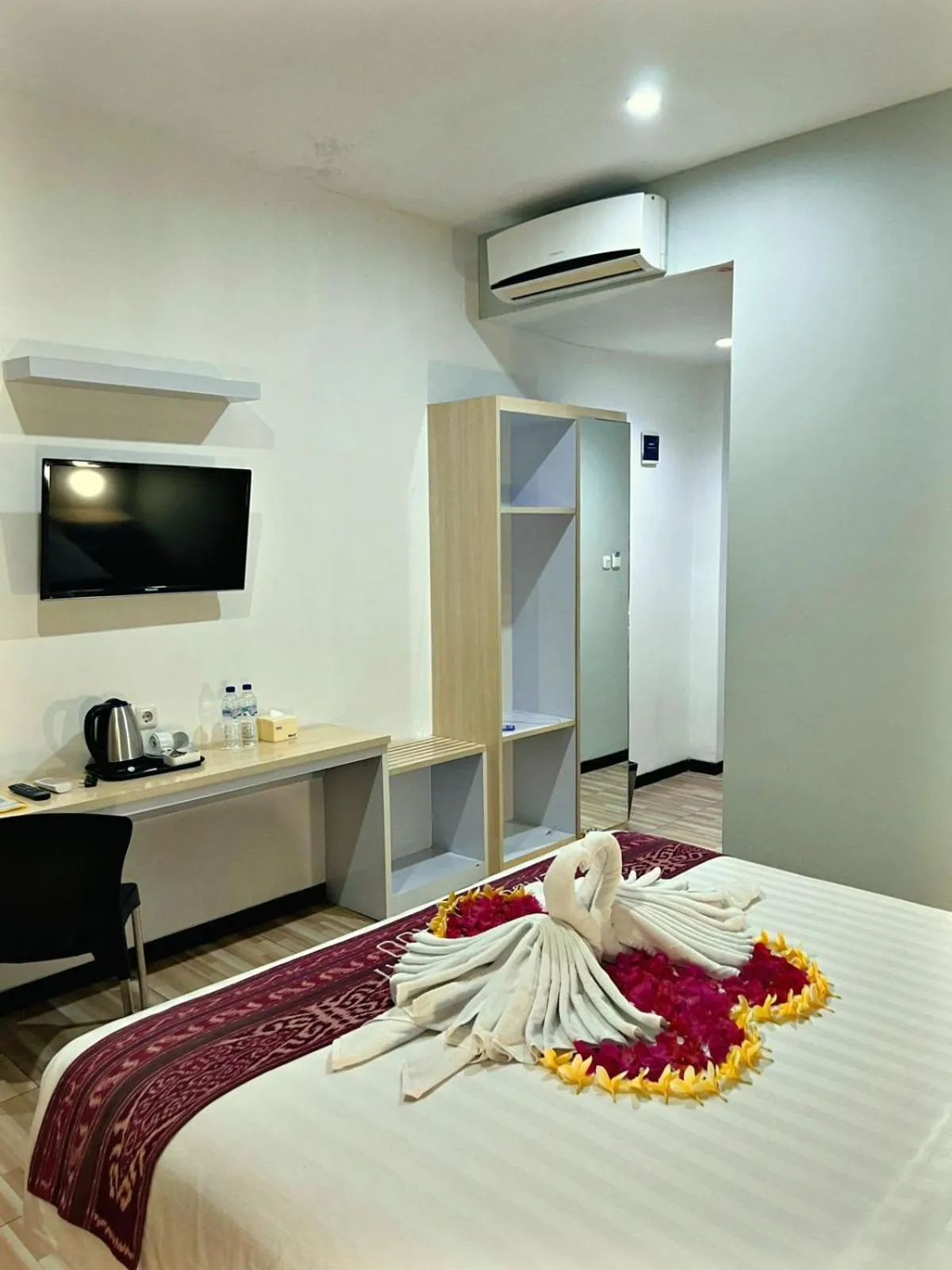 Bed in Matahari Hotel Labuan Bajo