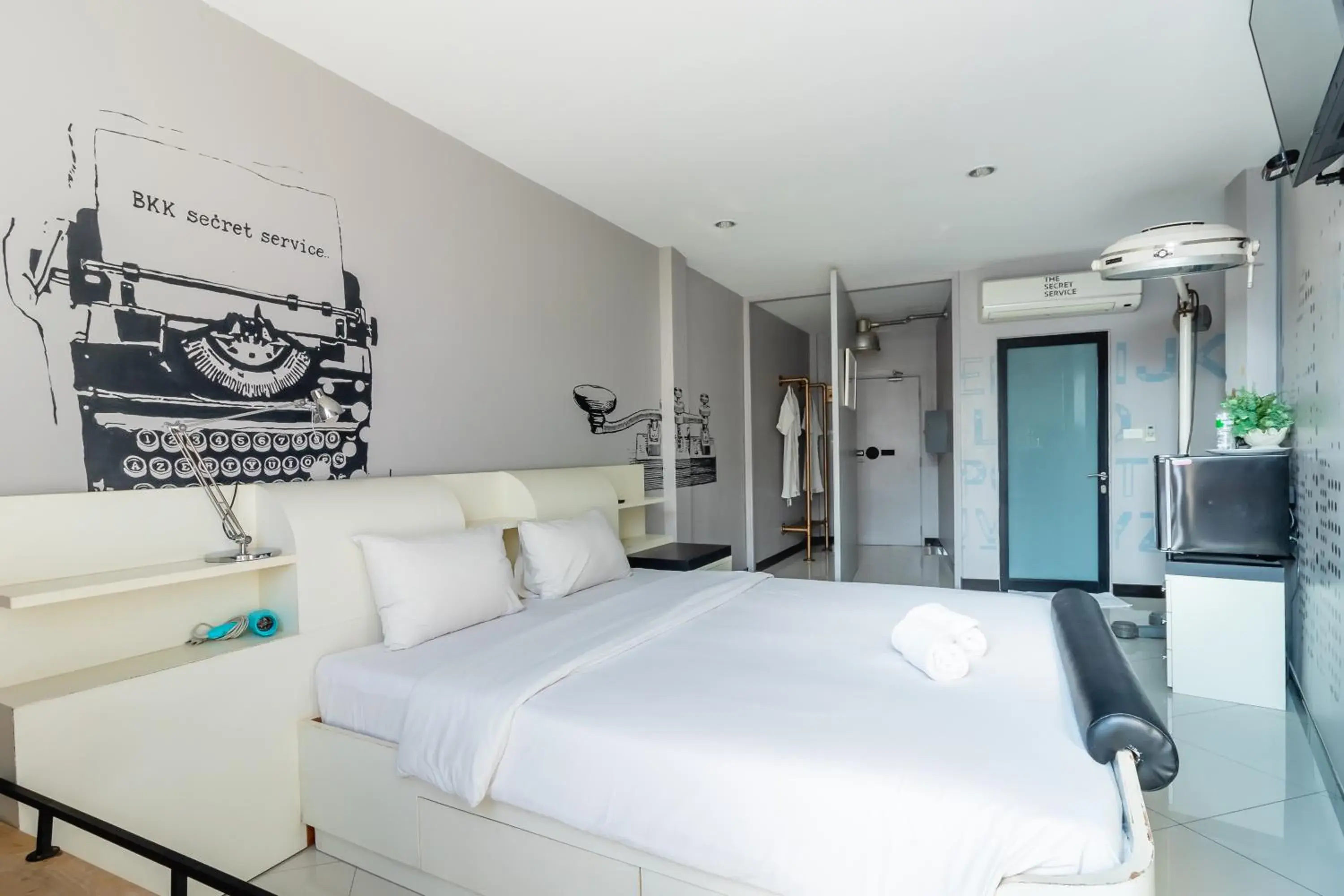 Bed in The Secret Service Bed in The Secret Service