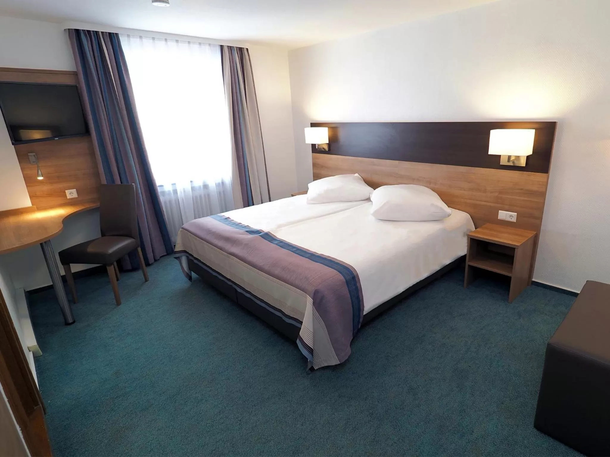 Bed in Hotel Goldener Hirsch Mosbach