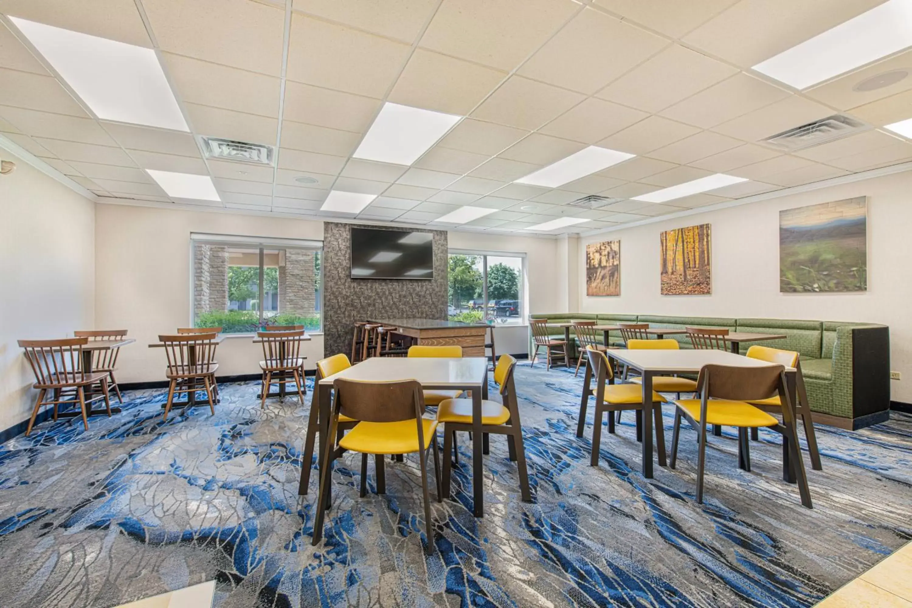Breakfast, Restaurant/Places to Eat in Fairfield Inn & Suites by Marriott Chicago Naperville