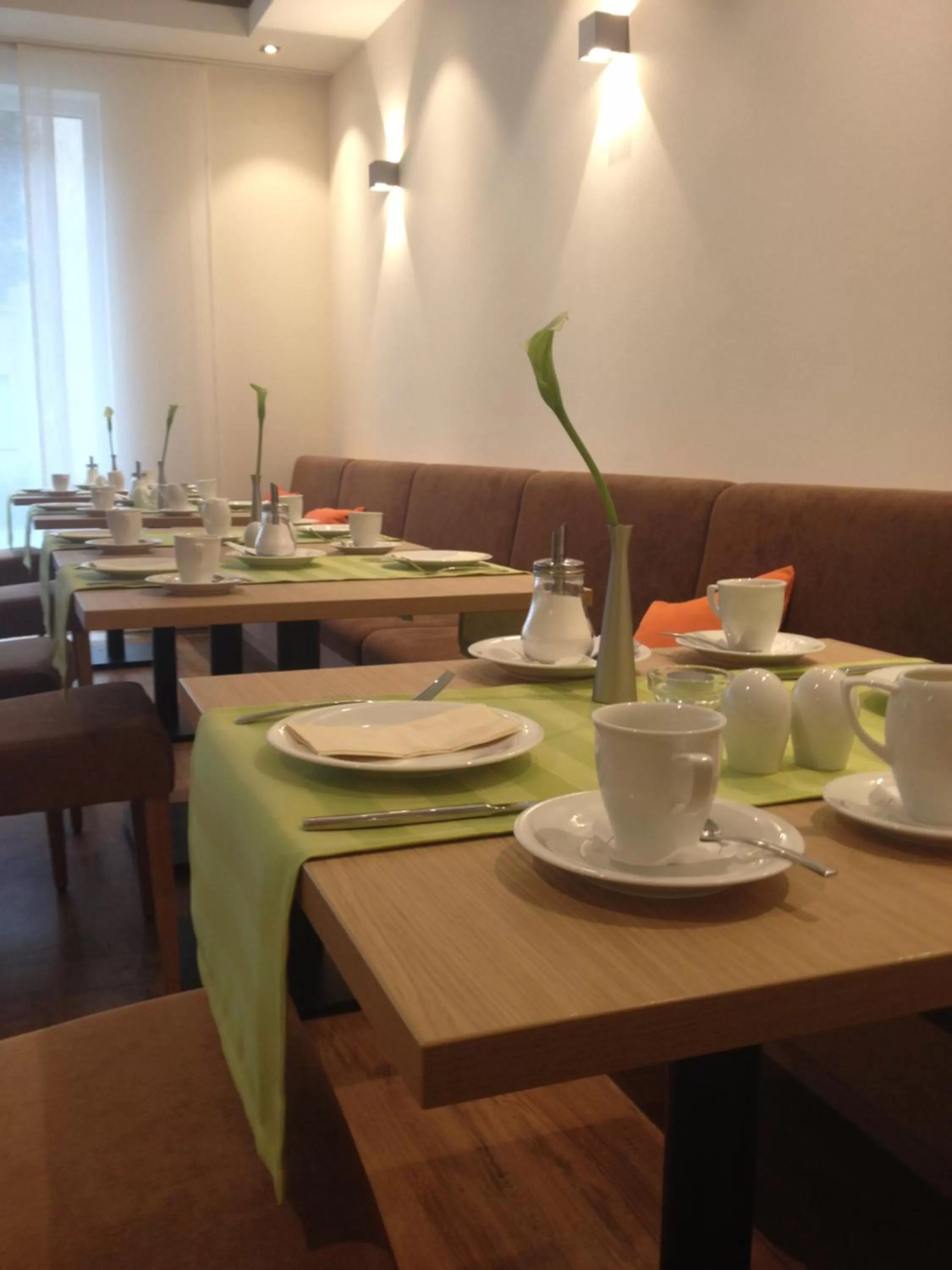Restaurant/places to eat in Ardey Hotel