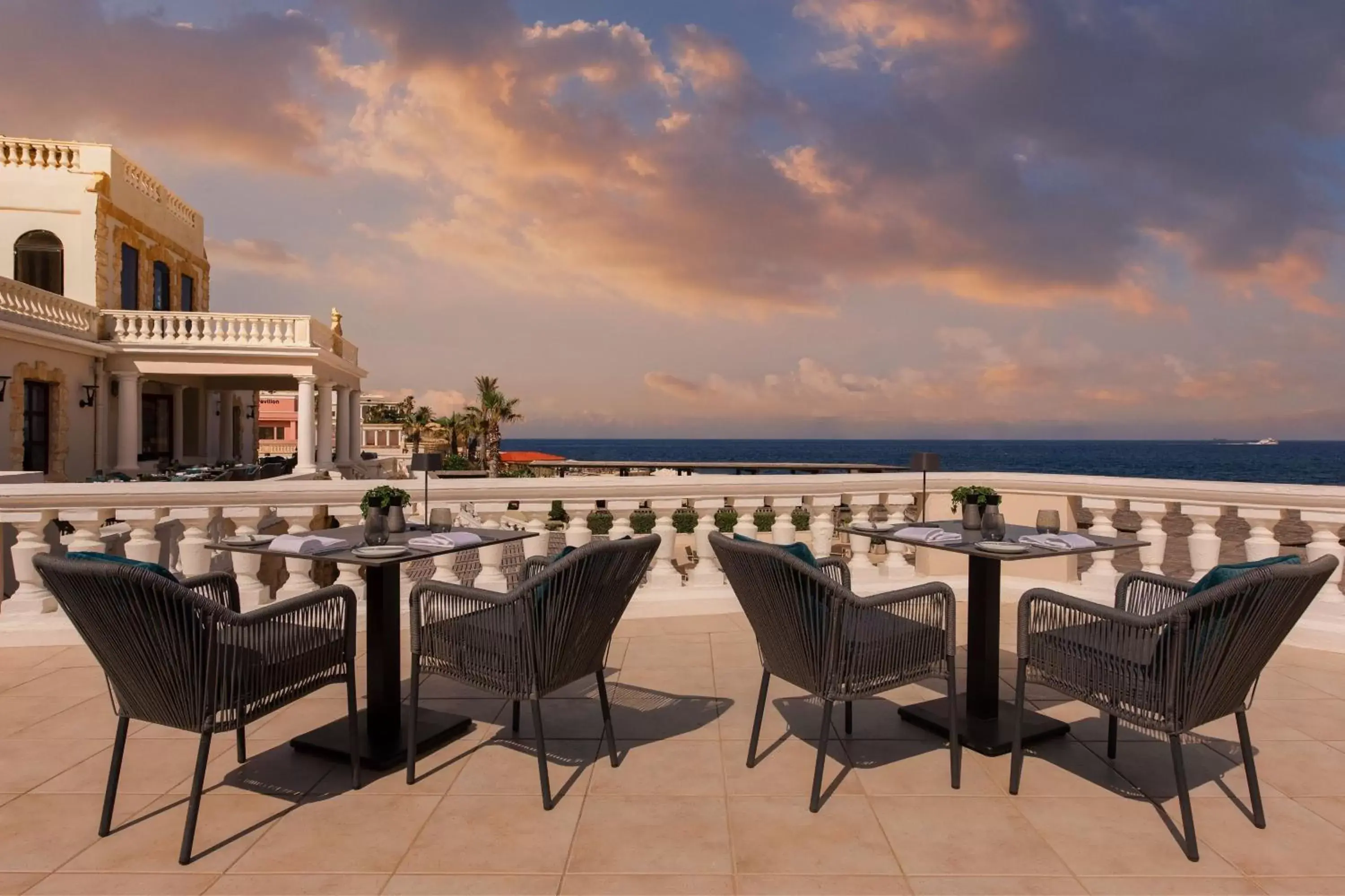 Restaurant/places to eat, Balcony/Terrace in The Westin Dragonara Resort, Malta