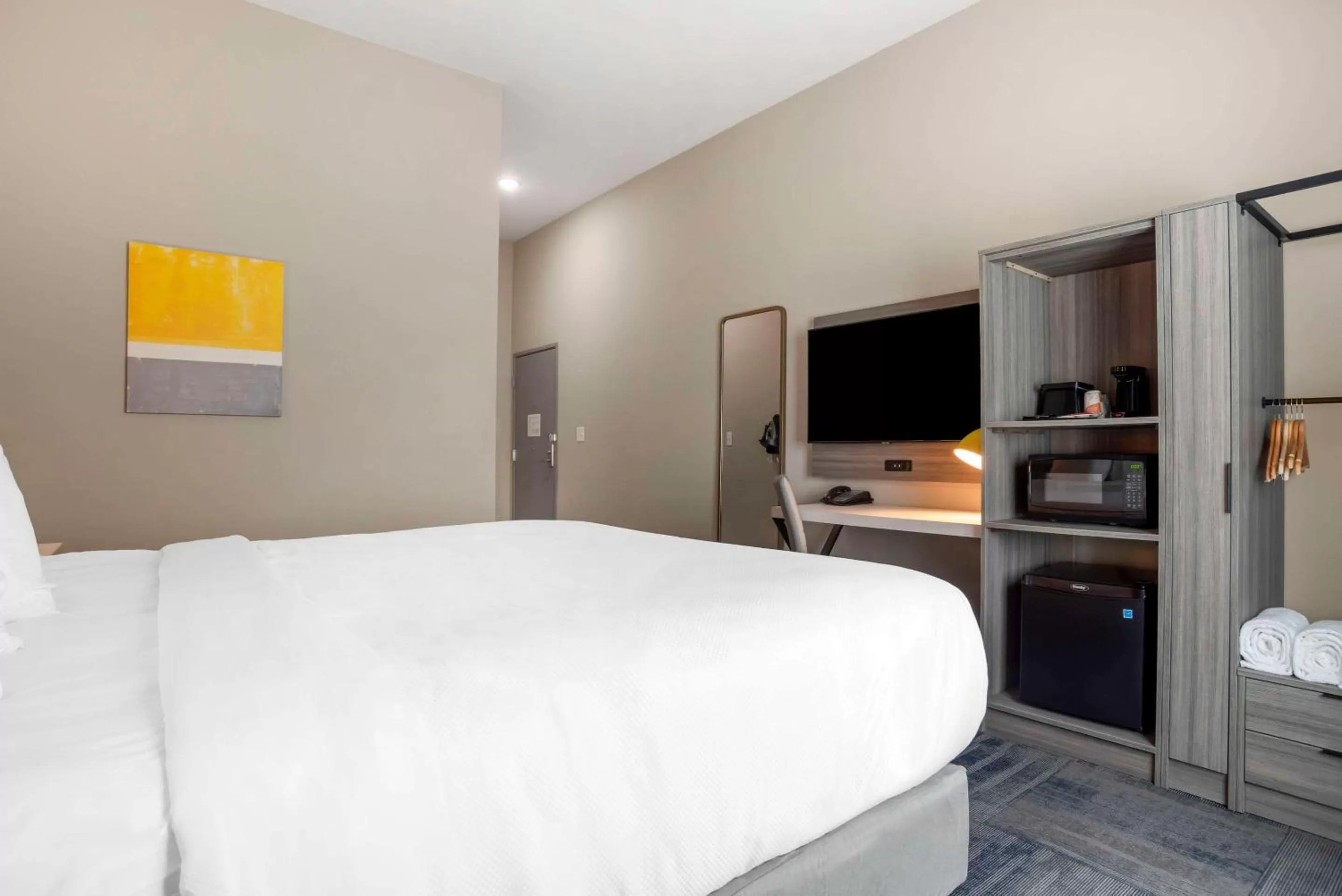 Bedroom, Bed in Comfort Inn & Suites Destin near Henderson Beach