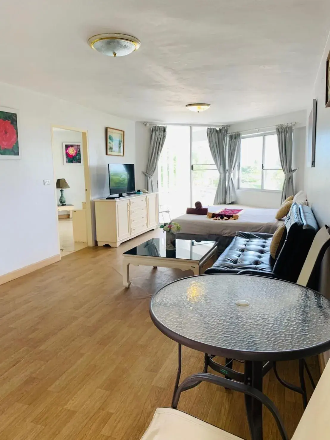 Bedroom, Seating Area in Villa Navin