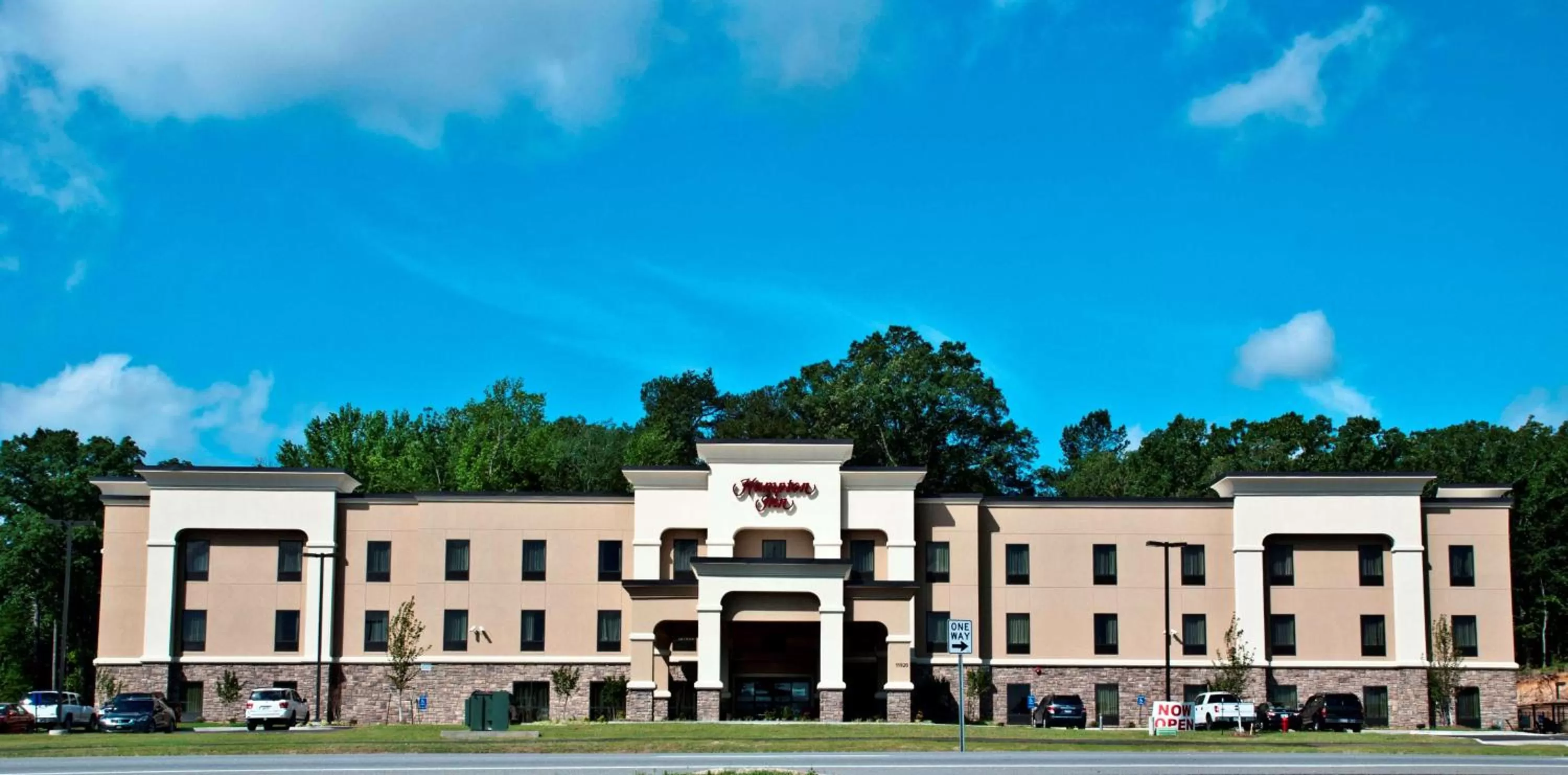 Property building in Hampton Inn Maumelle