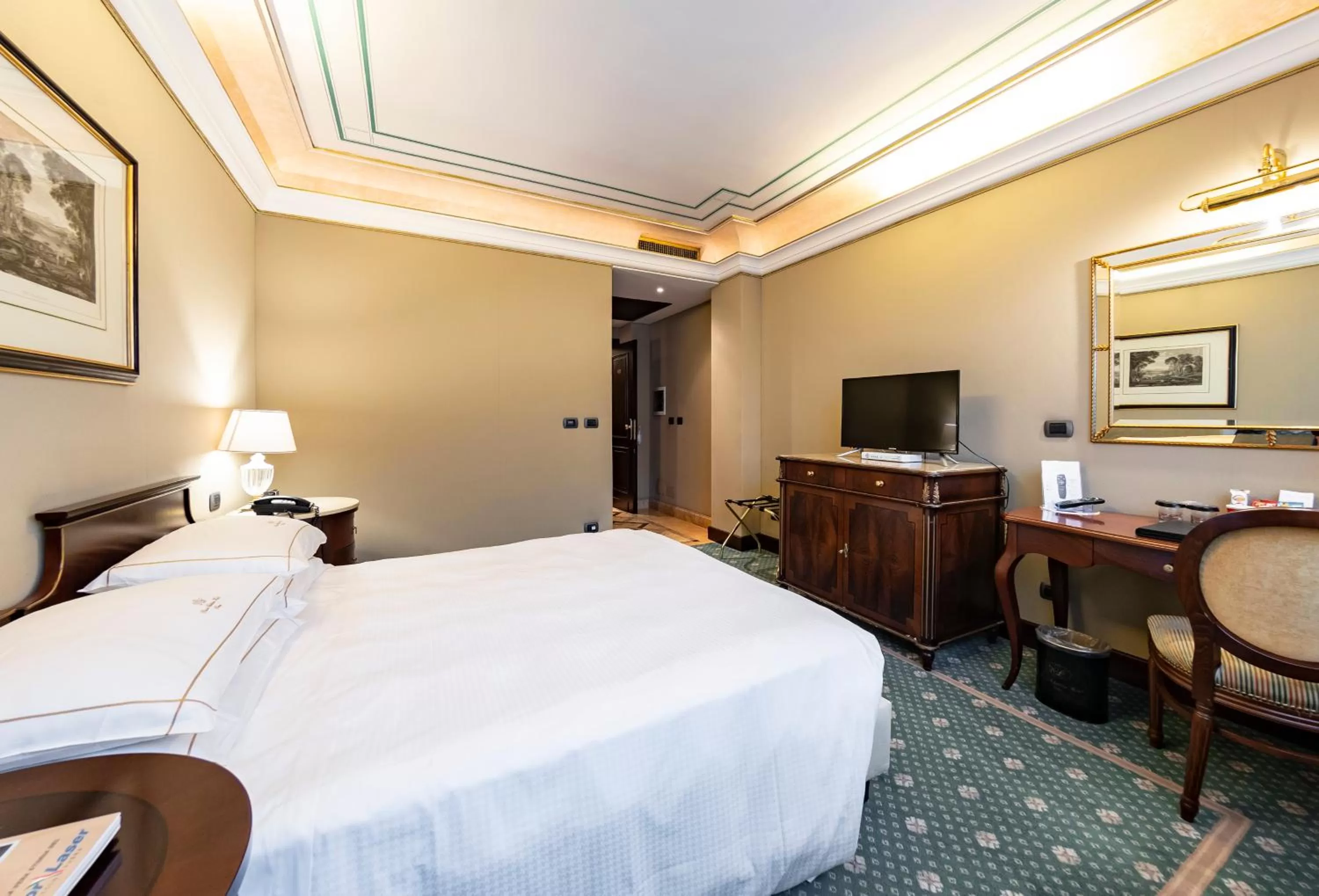 Photo of the whole room, Bed in River Chateau Hotel