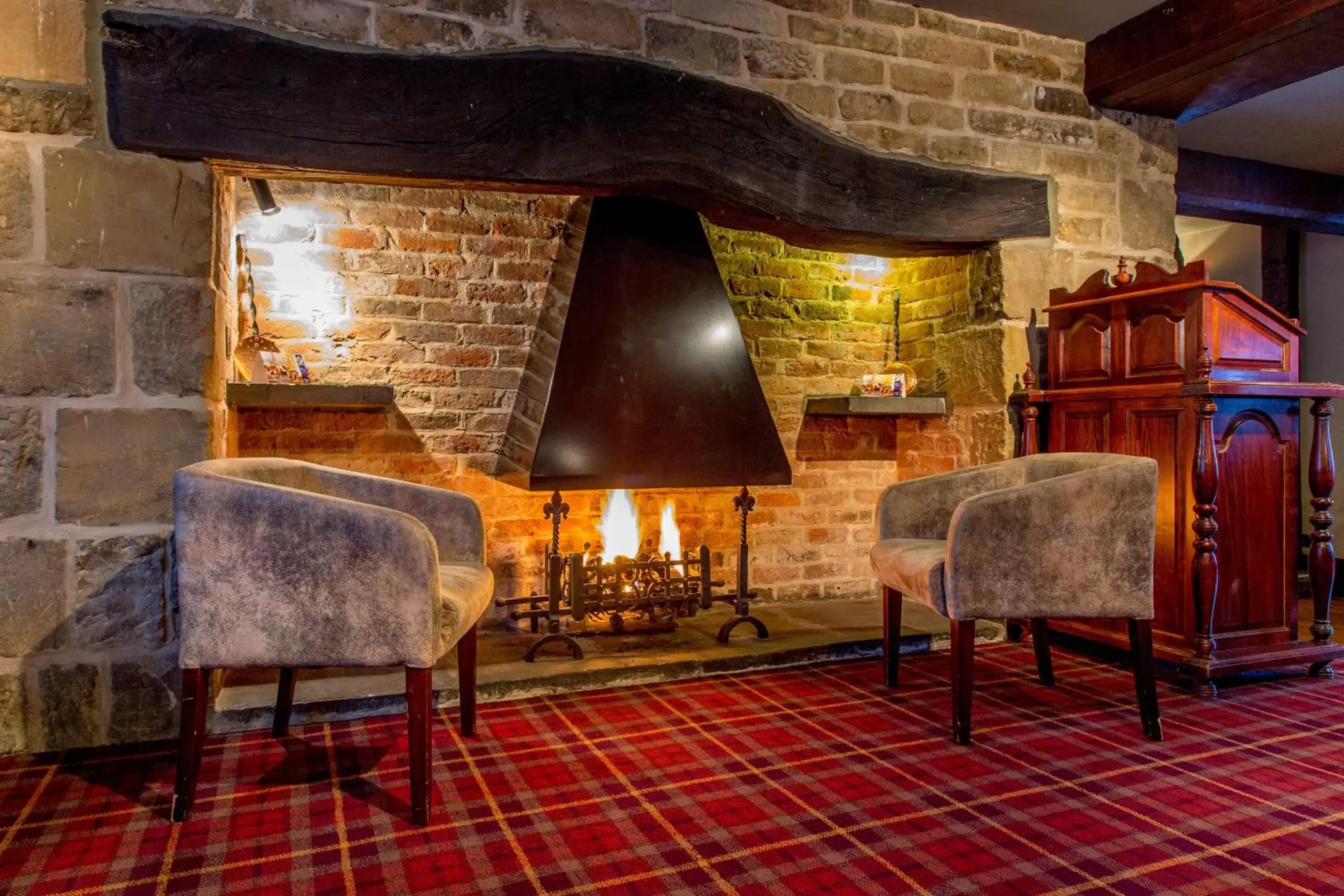 Lobby or reception, Seating Area in Mercure Barnsley Tankersley Manor Hotel