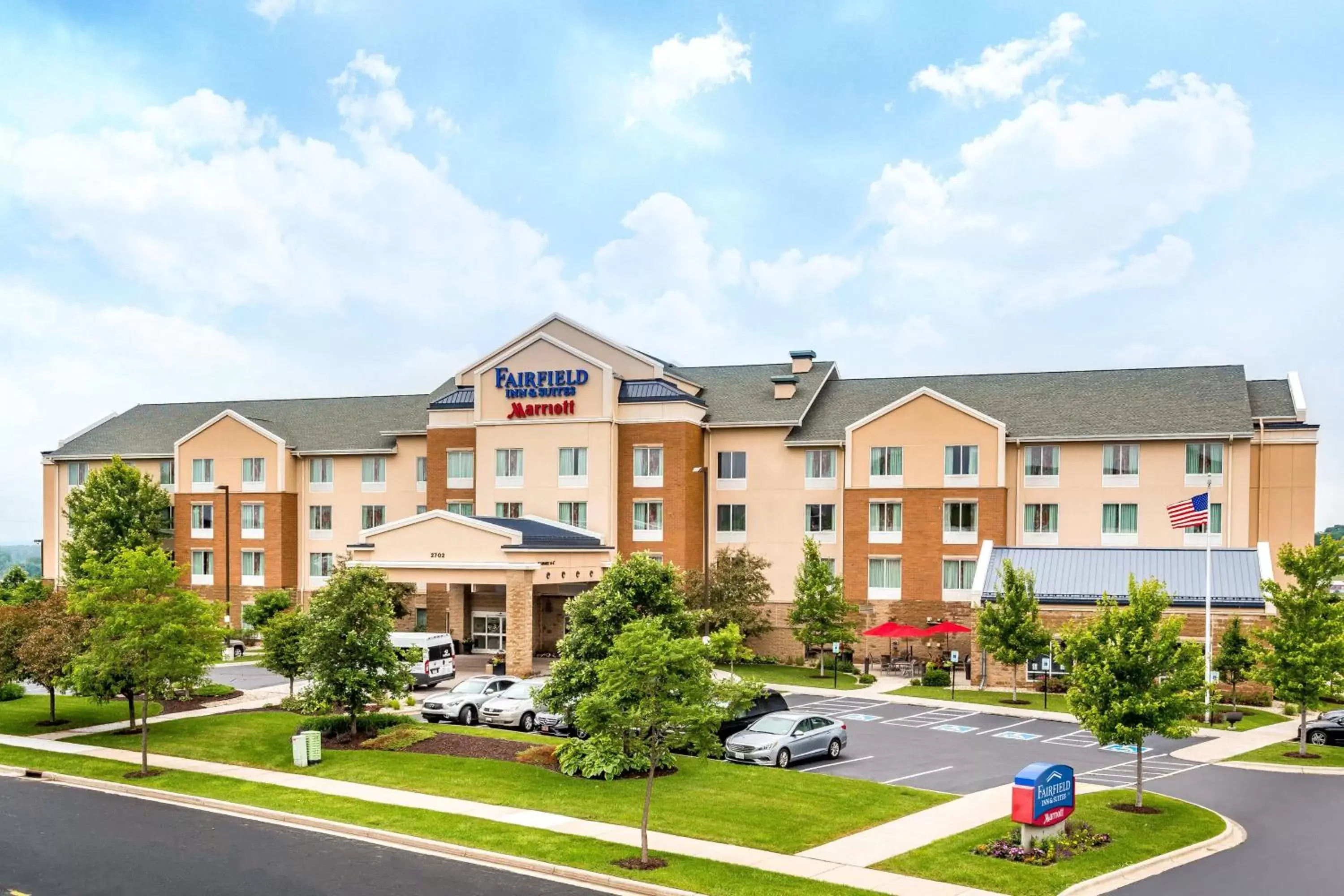 Property Building in Fairfield Inn and Suites by Marriott Madison East