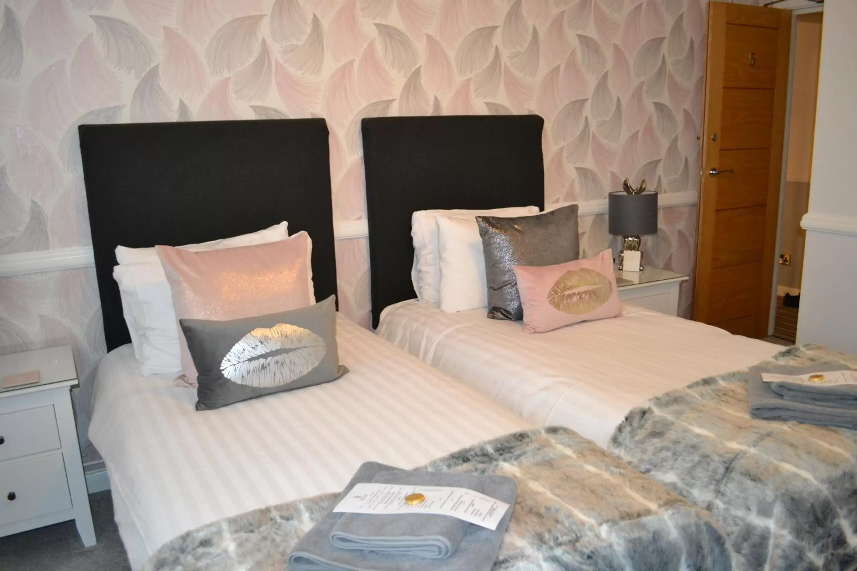 Twin Room in Harriet House B&B Twin Room in Harriet House B&B