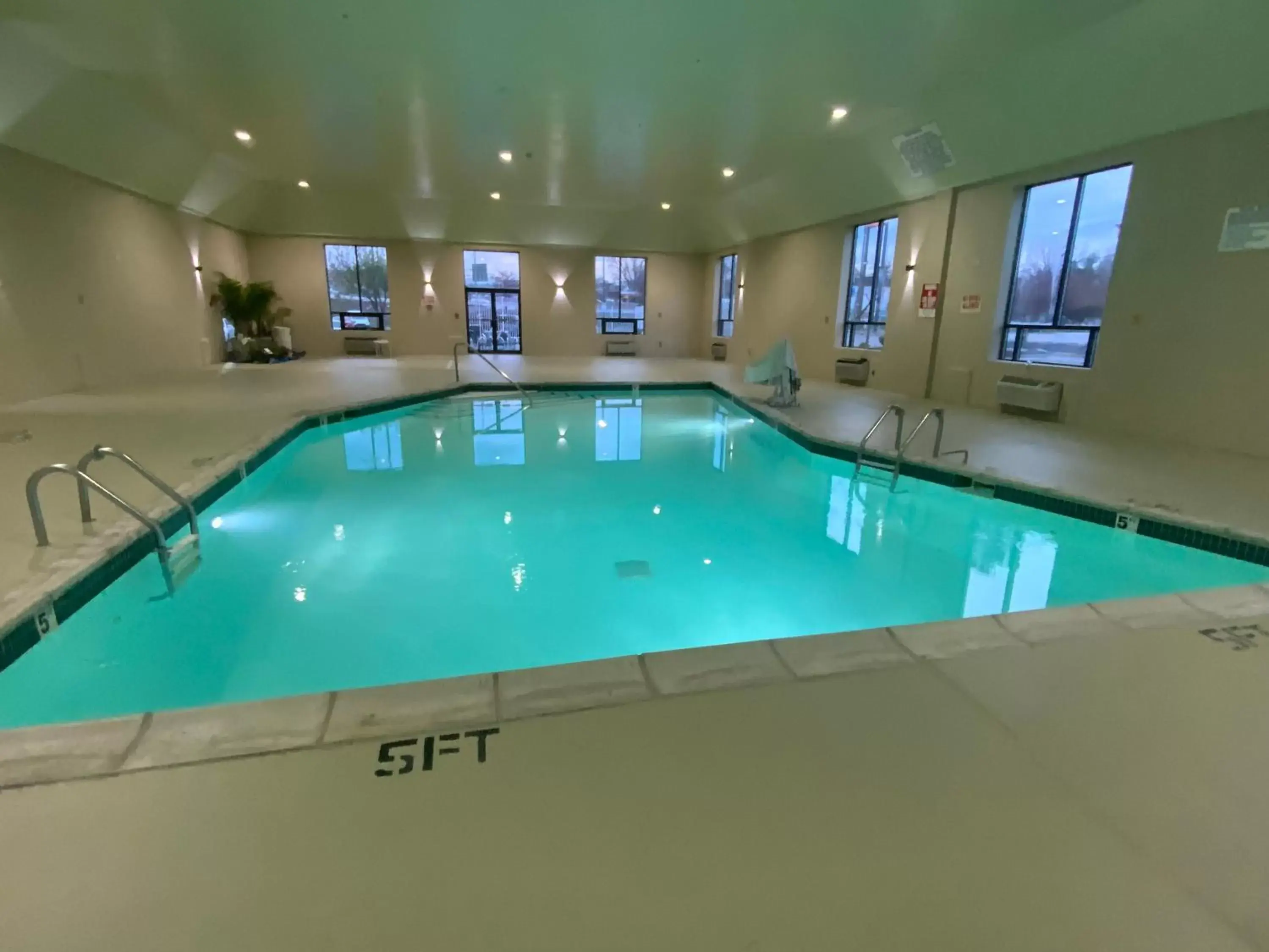 Swimming Pool in Quality Inn & Suites University/Airport