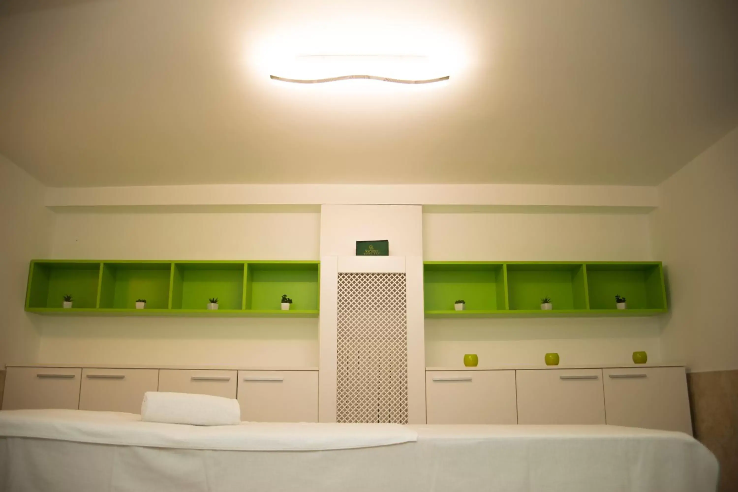 Massage, Bathroom in Noviz Hotel