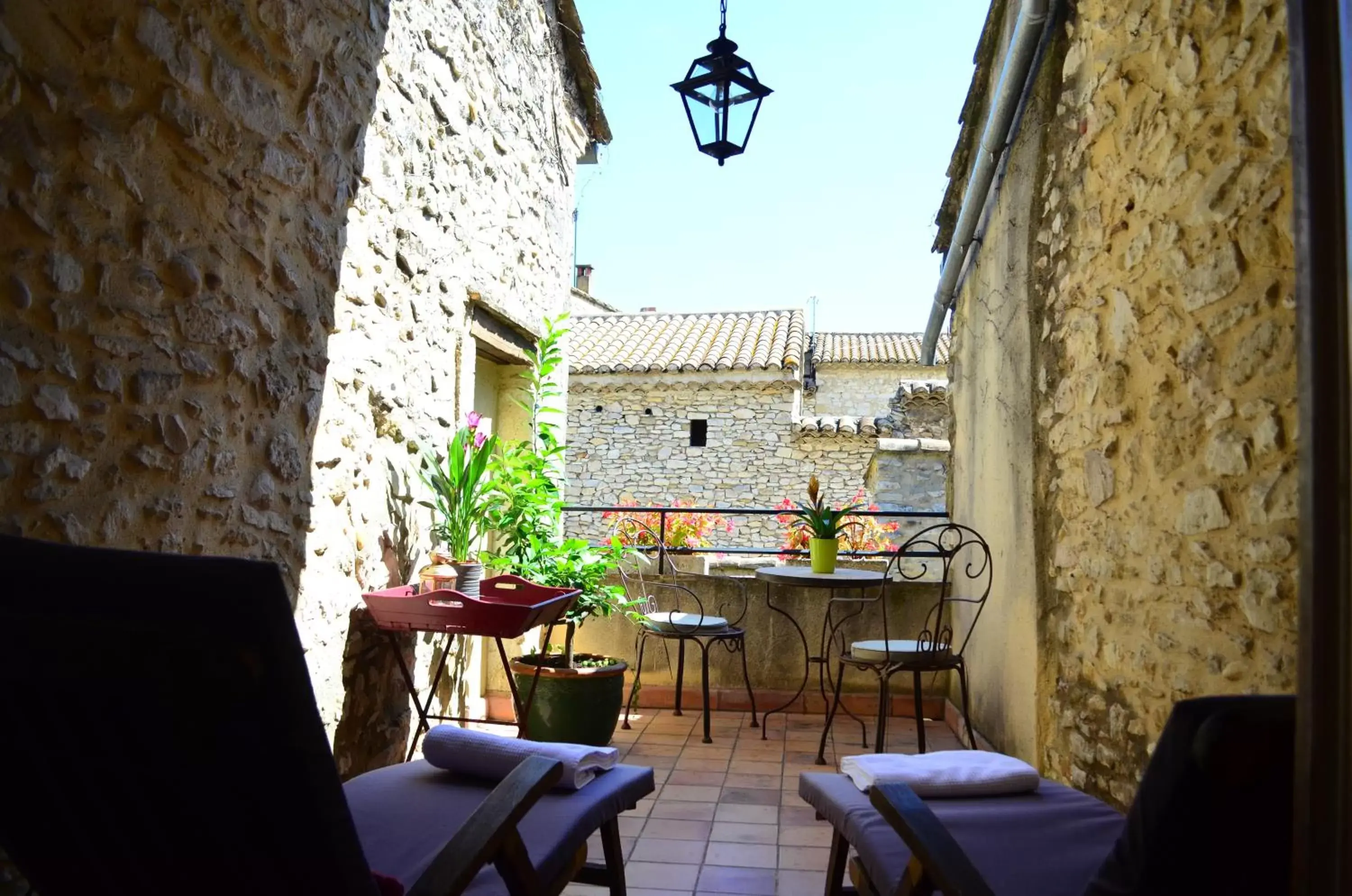 Garden view in Hotel Le Saint Laurent