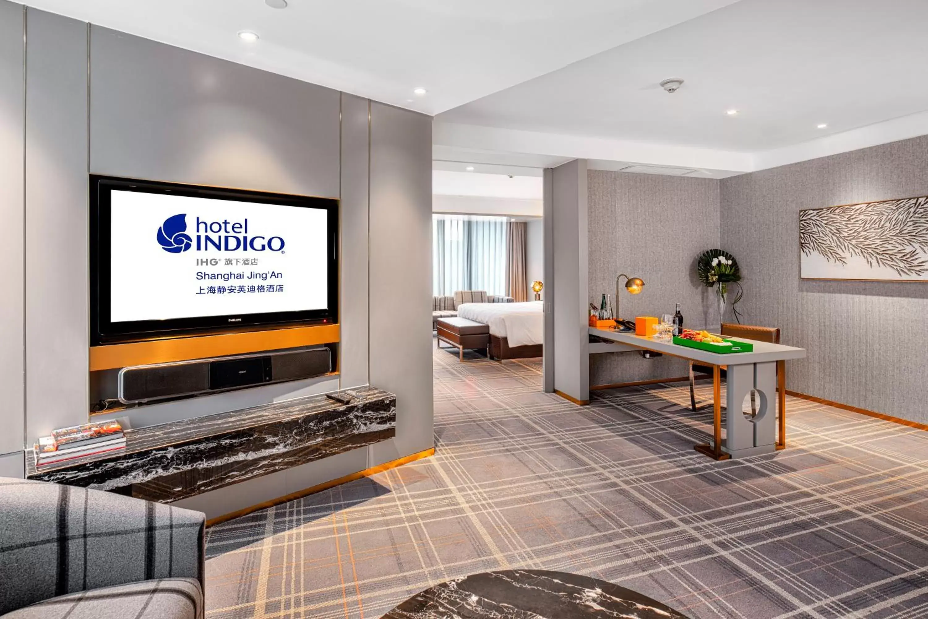 Photo of the whole room, TV/Entertainment Center in Hotel Indigo Shanghai Jing'An, an IHG Hotel