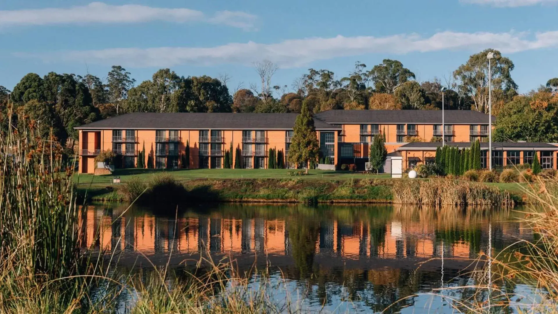 Lake view, Property Building in Country Club Tasmania