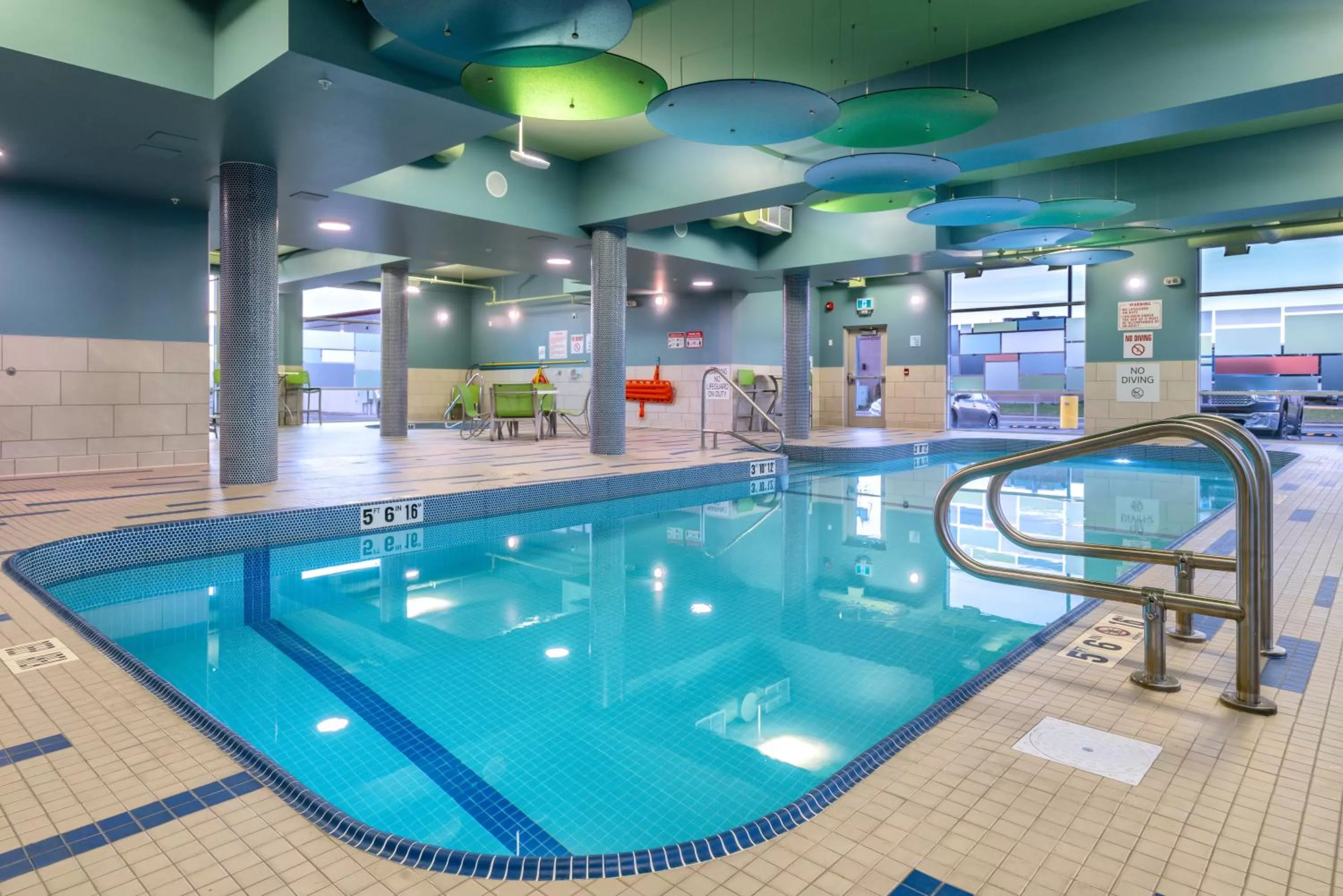 Swimming pool in Holiday Inn Express & Suites - Brandon by IHG