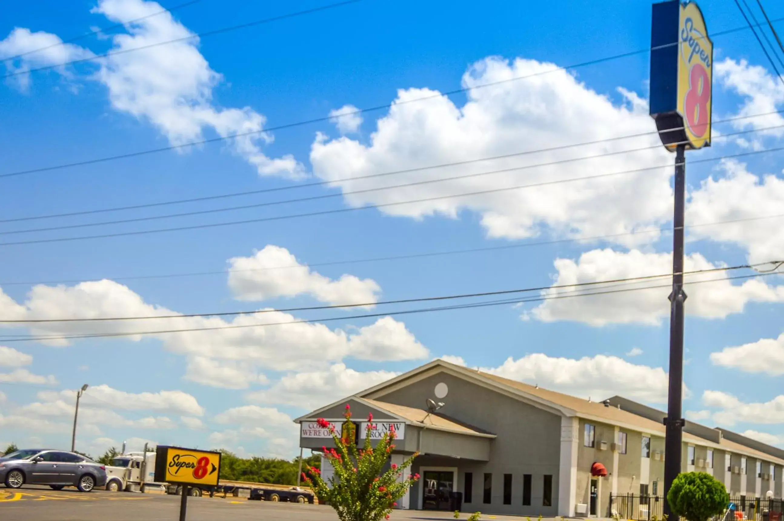 Facade/entrance in Super 8 by Wyndham Ardmore Facade/entrance in Super 8 by Wyndham Ardmore