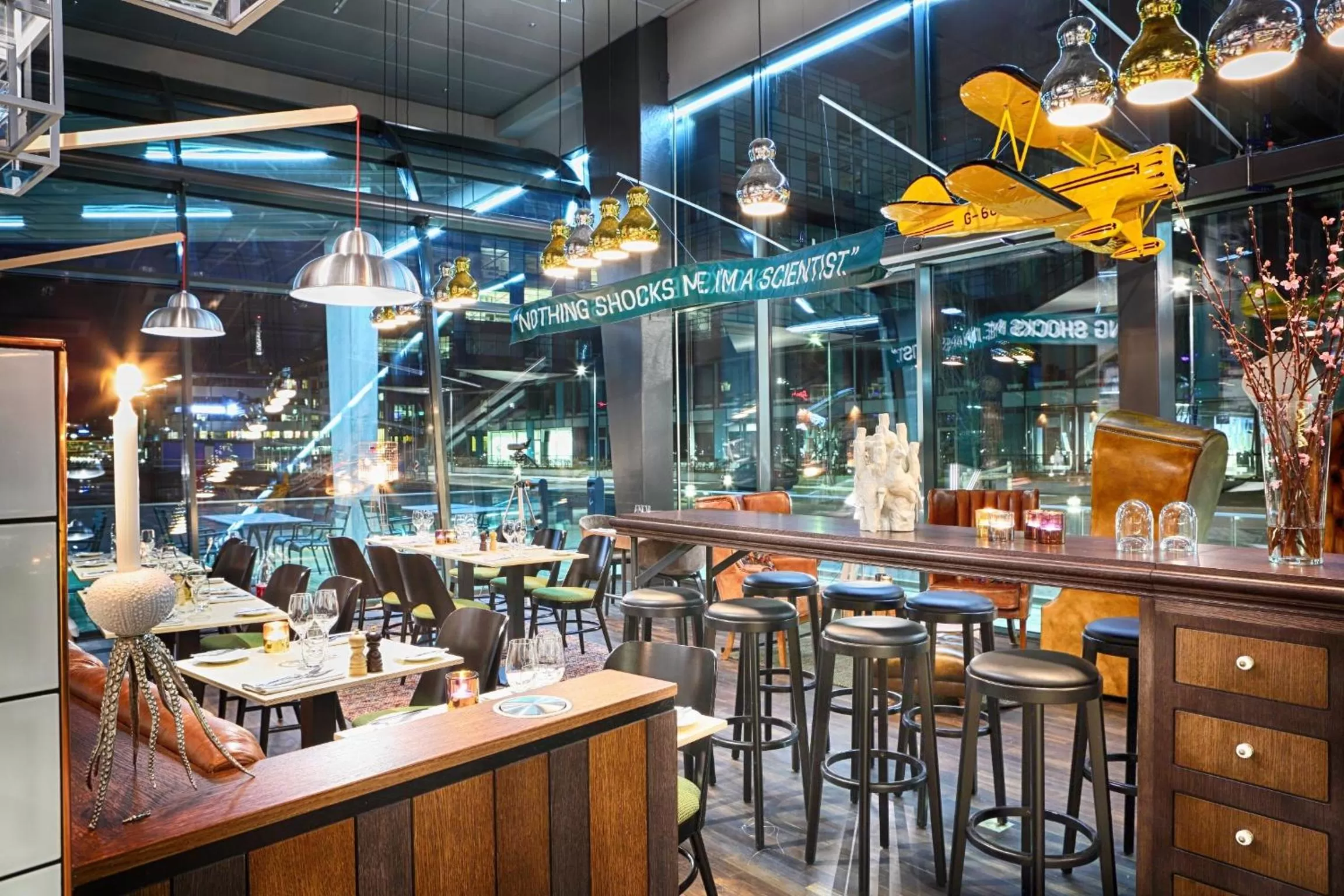 Restaurant/places to eat in Radisson Blu Riverside Hotel