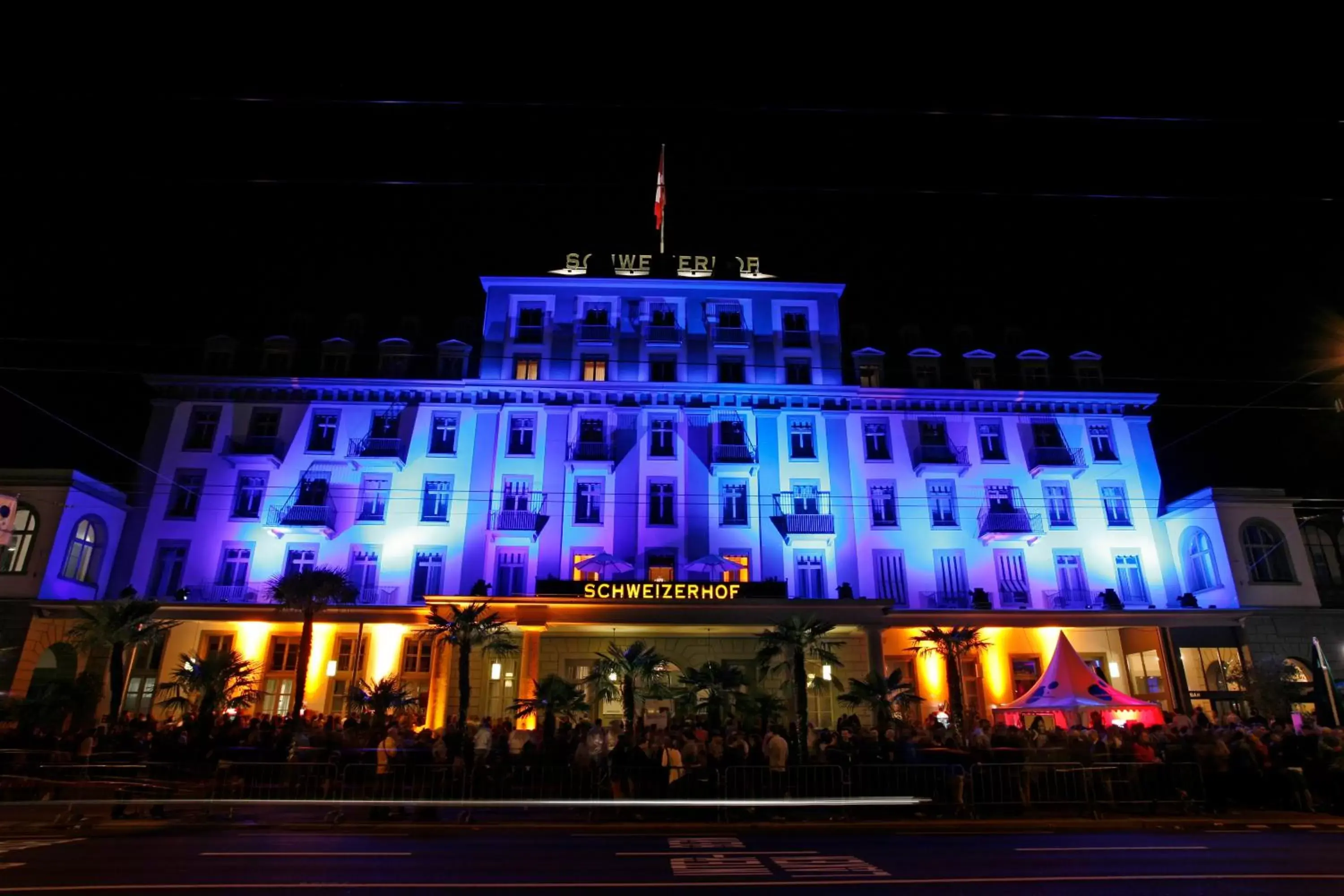 Facade/entrance, Property Building in Hotel Schweizerhof Luzern