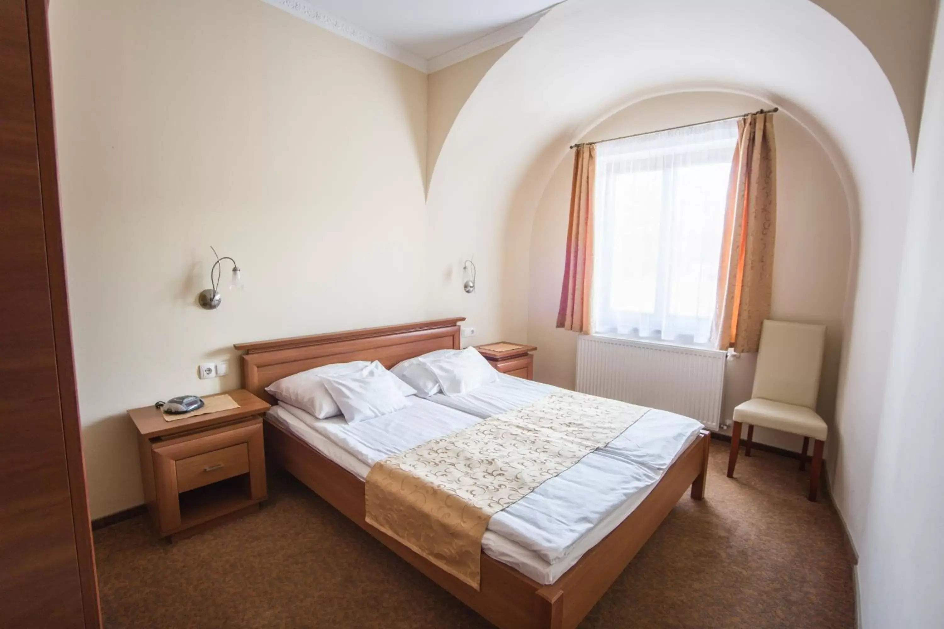 Bedroom, Bed in Hotel Viktória