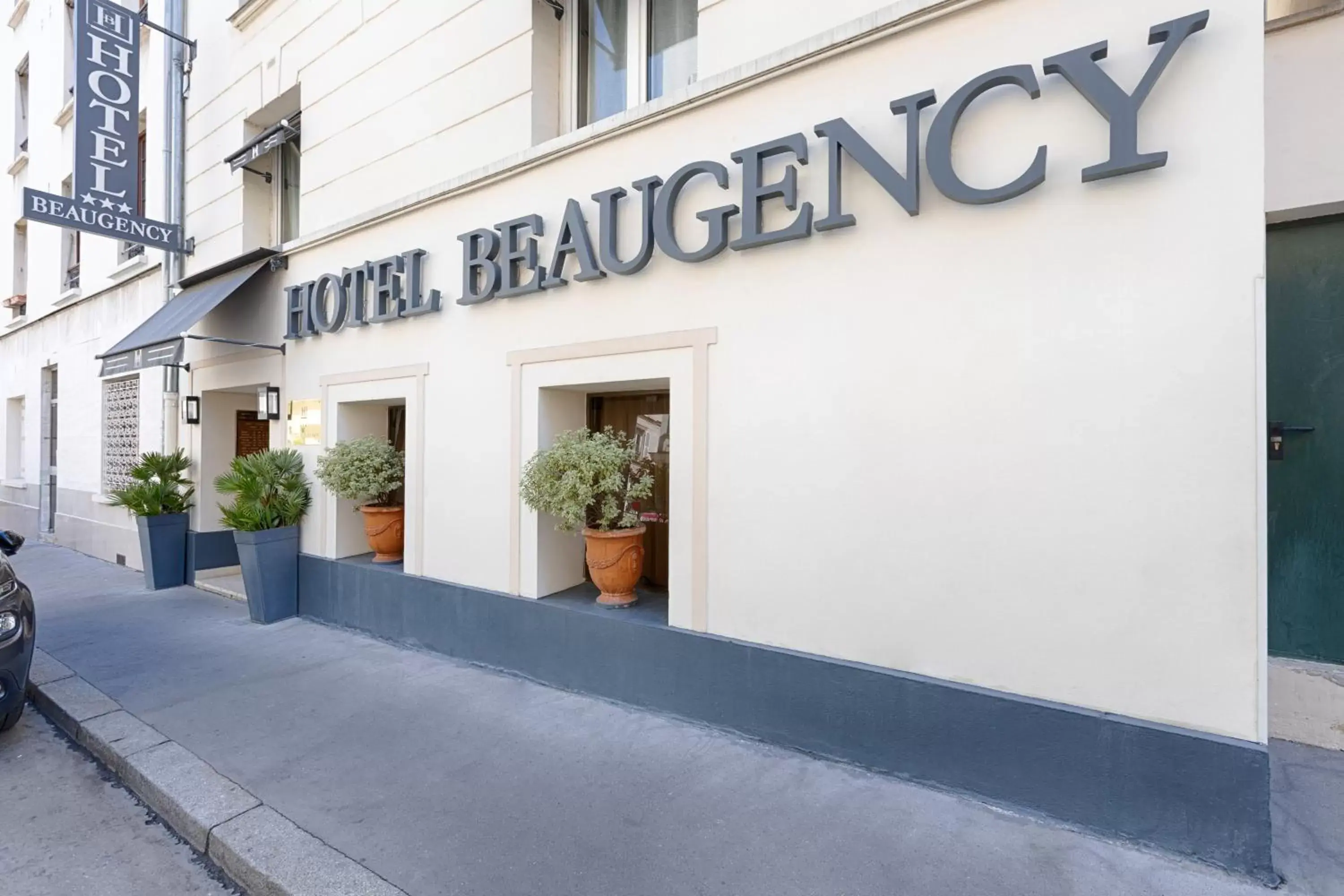 Facade/entrance in Hôtel Le Beaugency