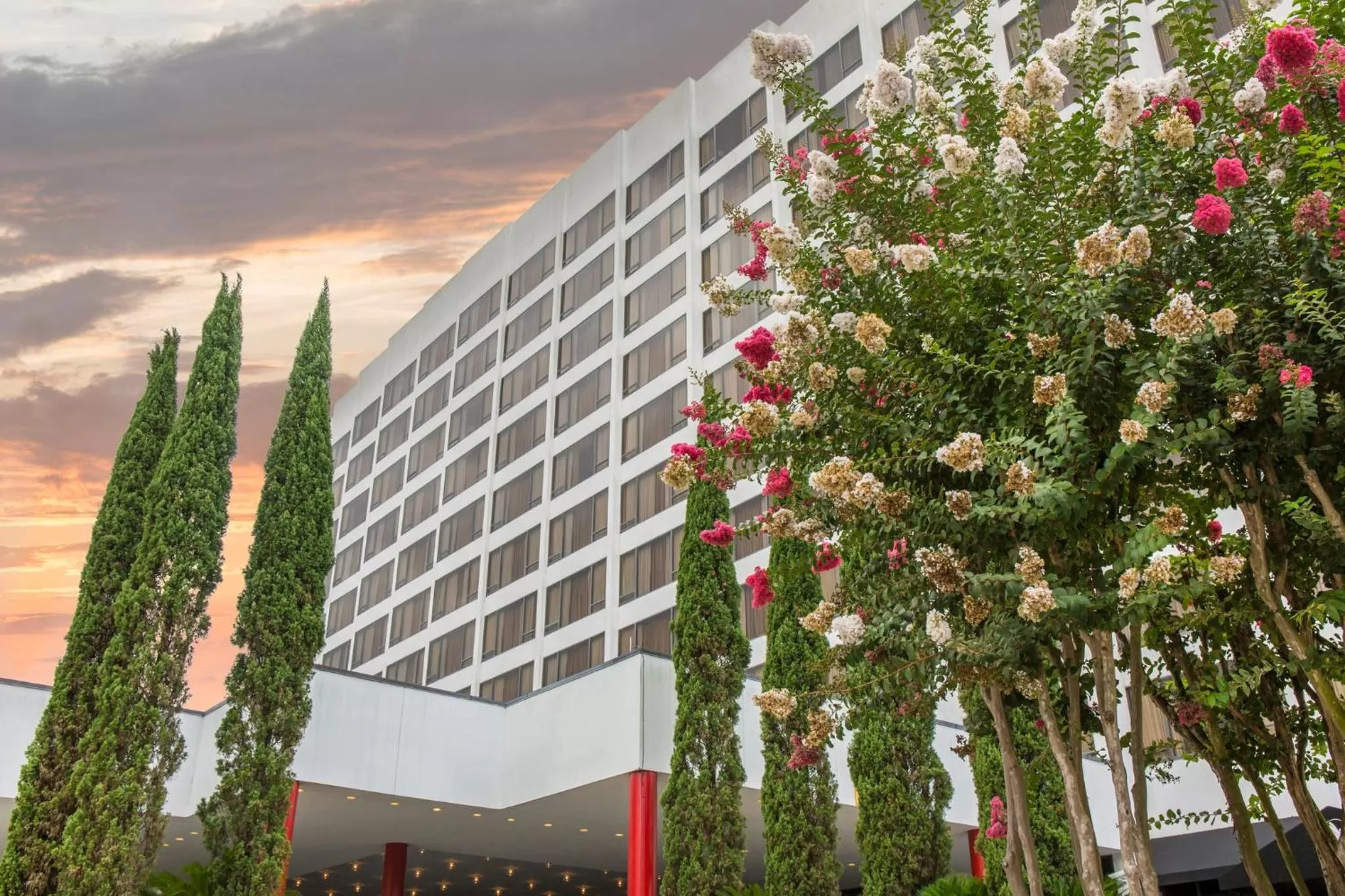 Property building in Omni Houston Hotel