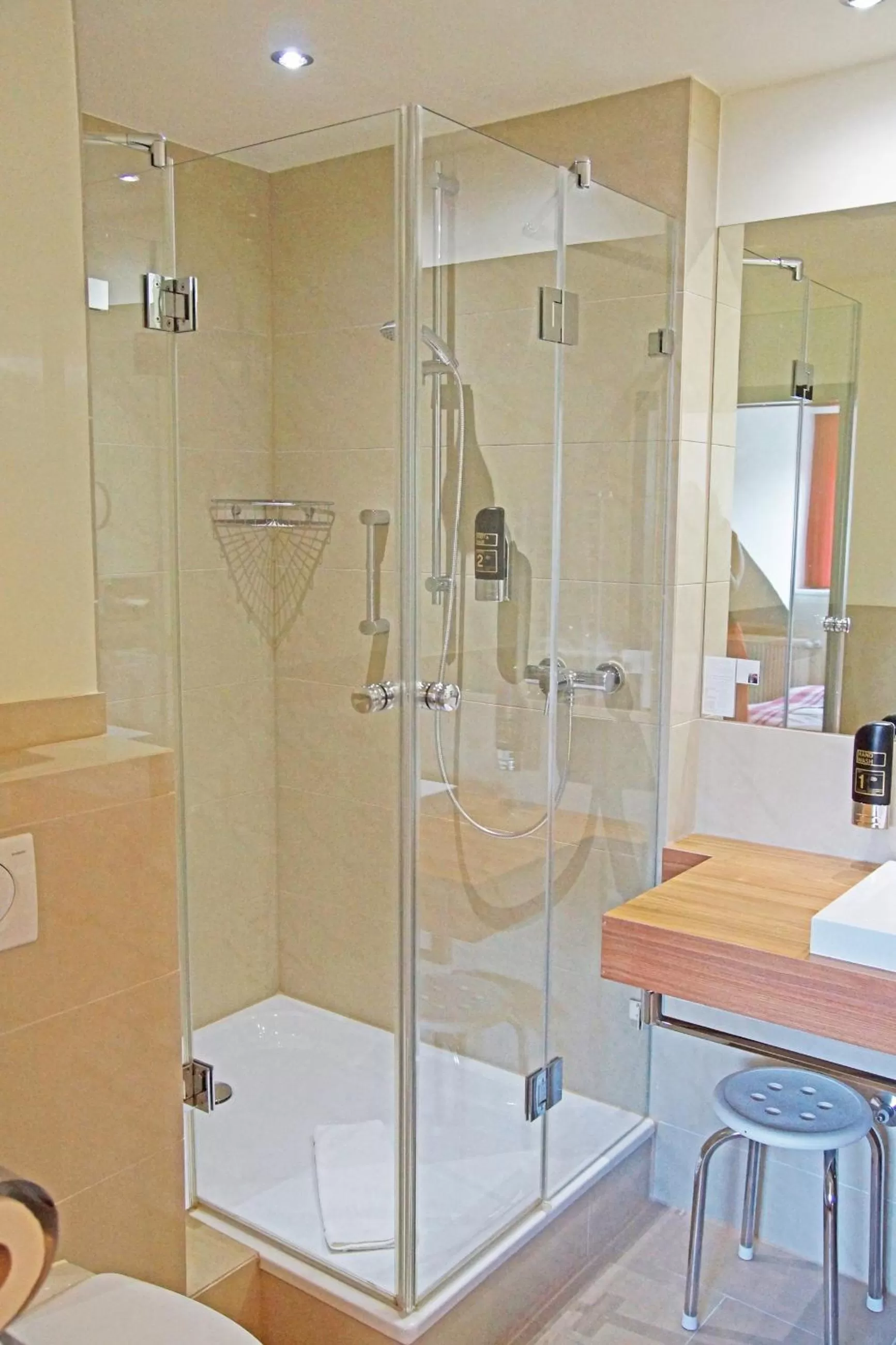 Shower in Best Western Hotel Brunnenhof