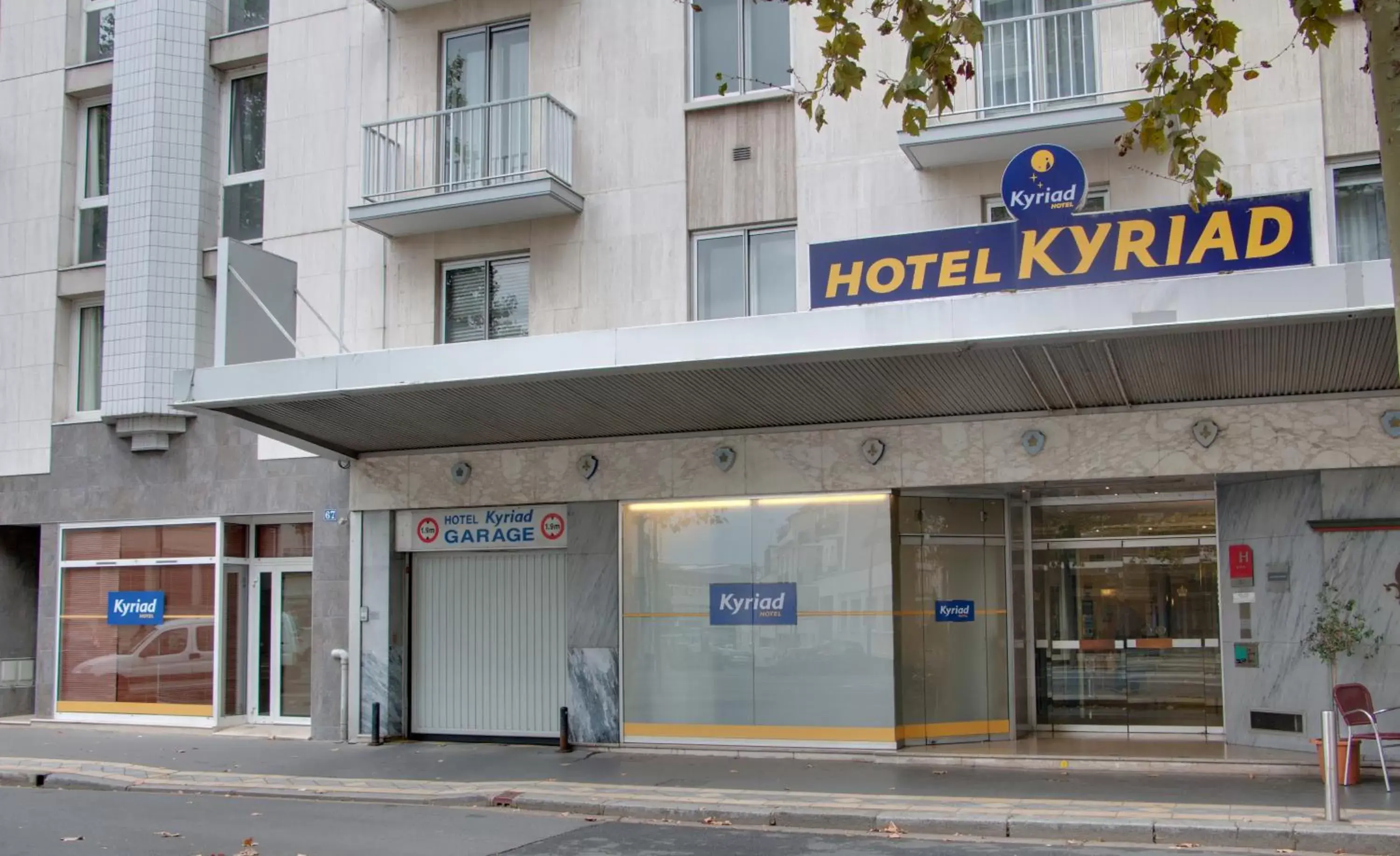 Facade/entrance in Kyriad Hotel Tours Centre
