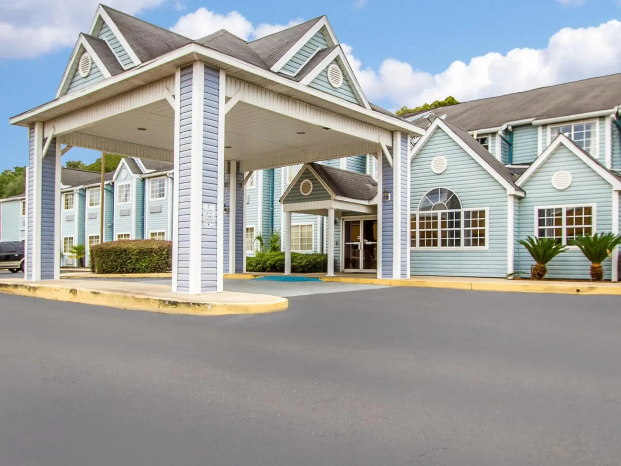 Facade/entrance, Property Building in Motel 6-Mobile, AL