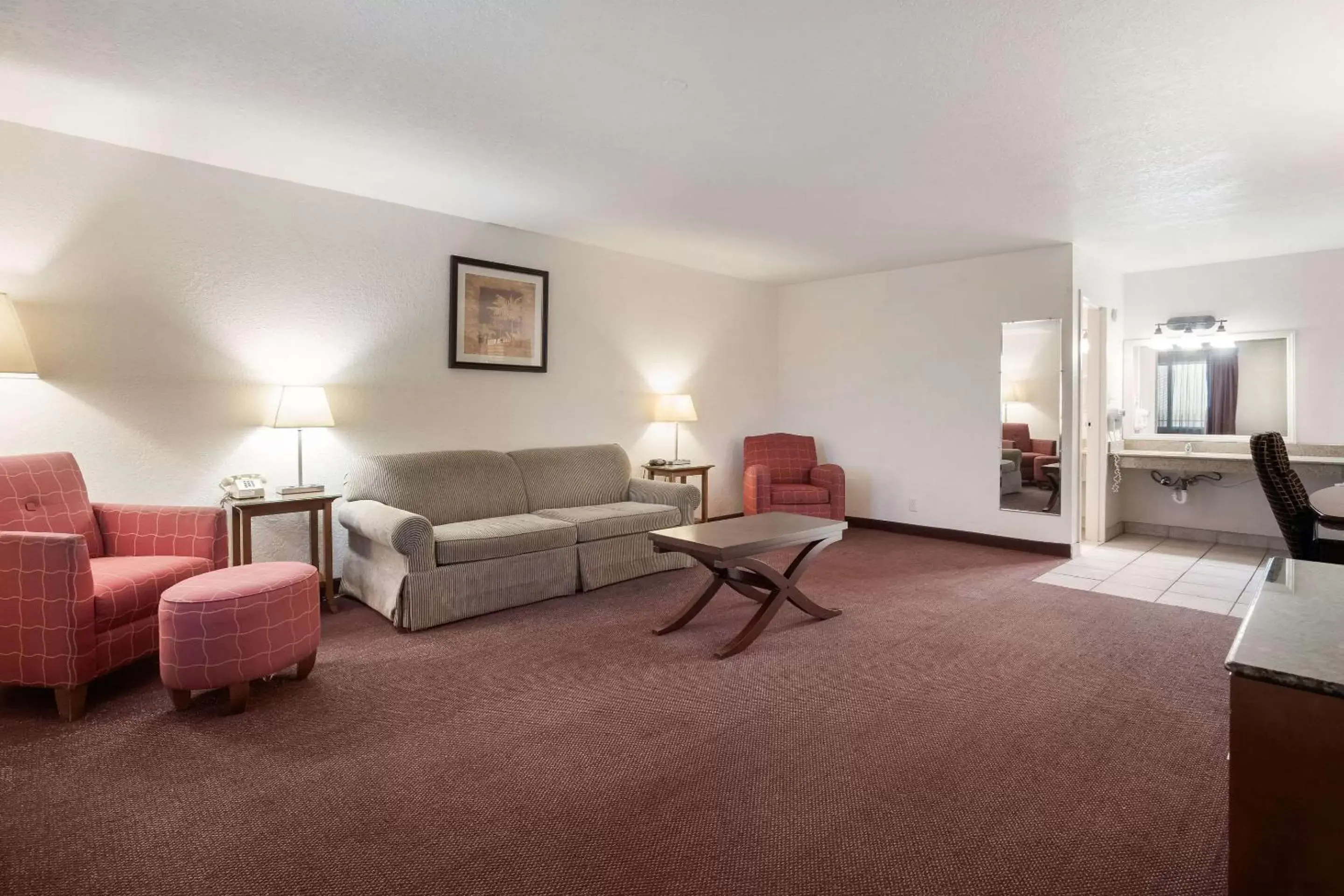 Photo of the whole room, Seating Area in Quality Inn & Suites Lake Havasu City