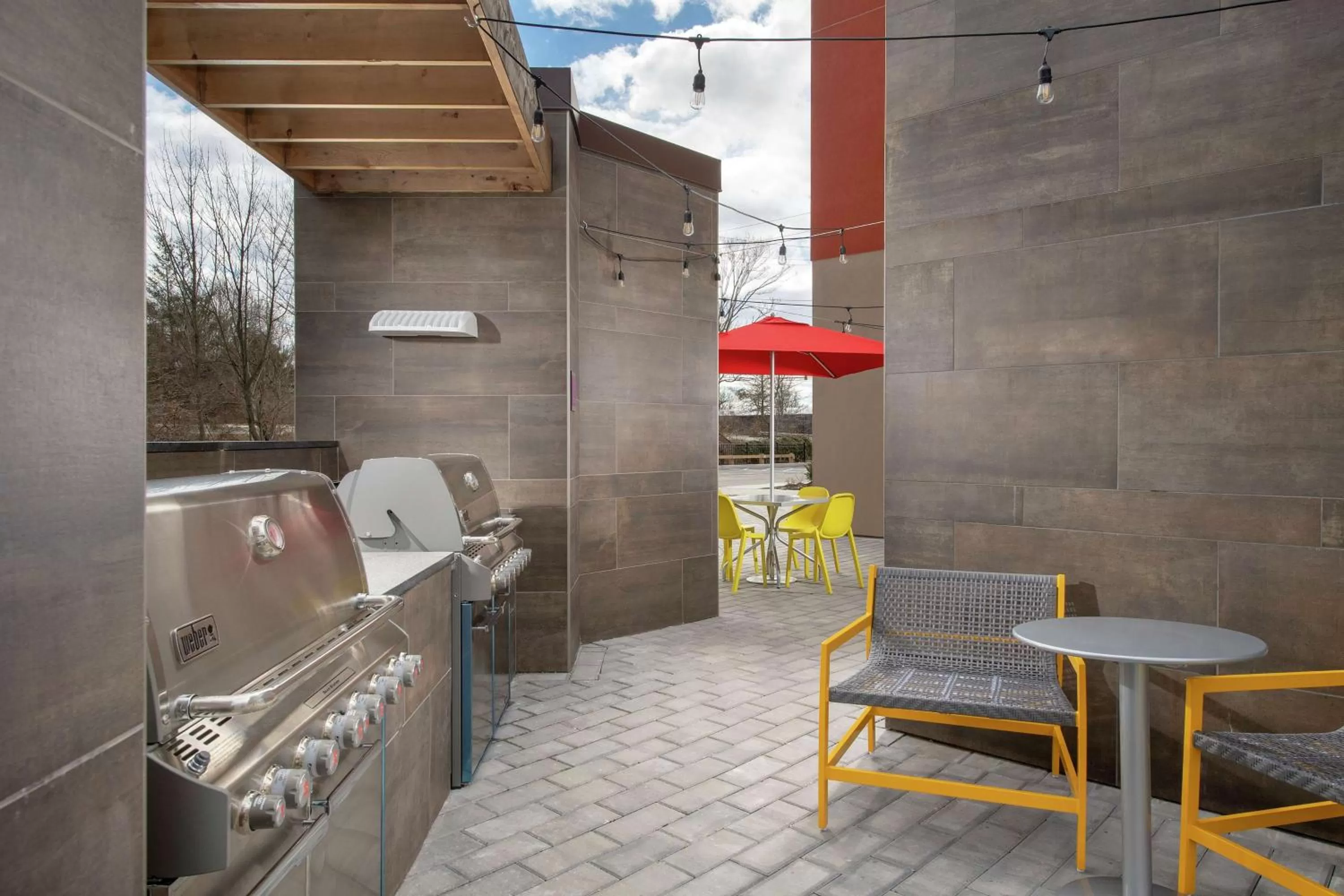 Patio in Home2 Suites By Hilton Edison