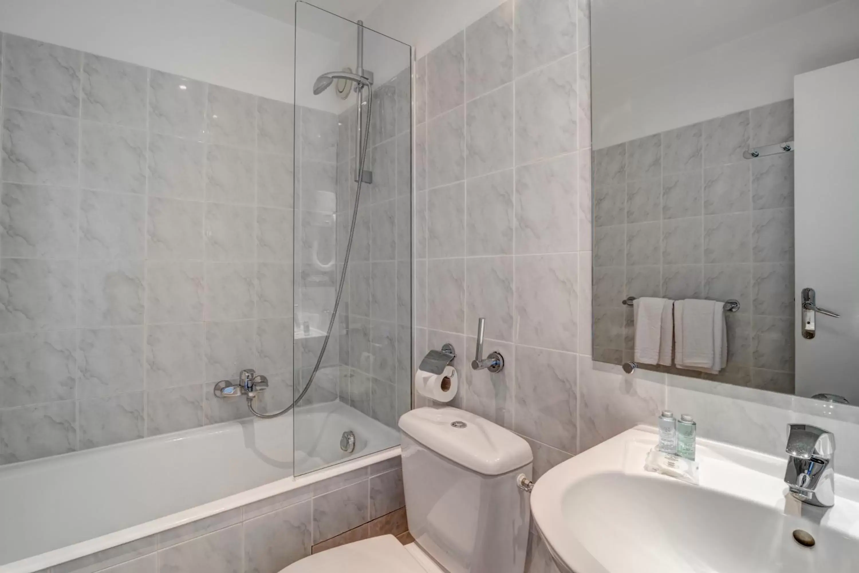 Bedroom, Bathroom in Hotel Monterosa - Astotel